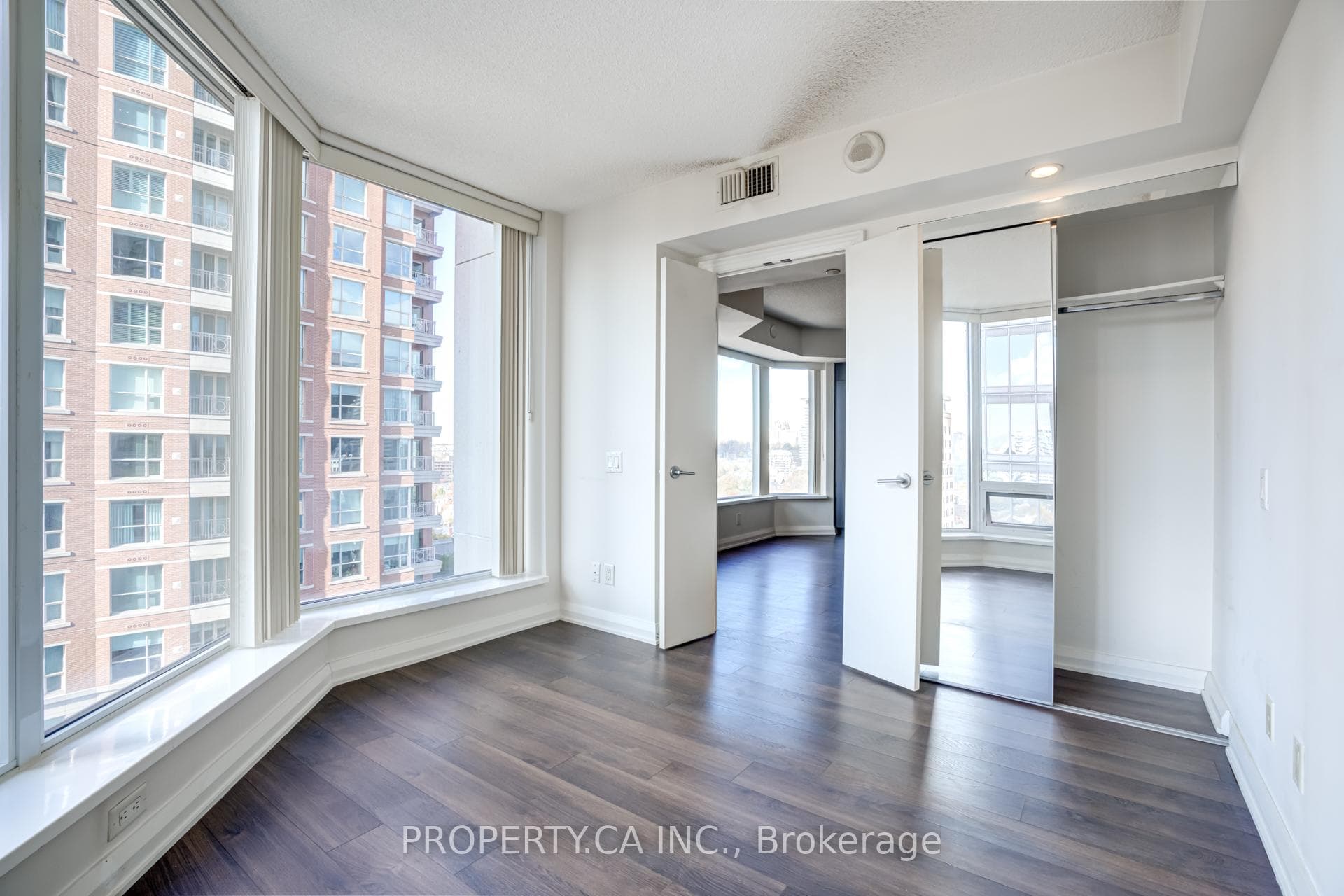 155 Yorkville Avenue Unit 1514 photo 17