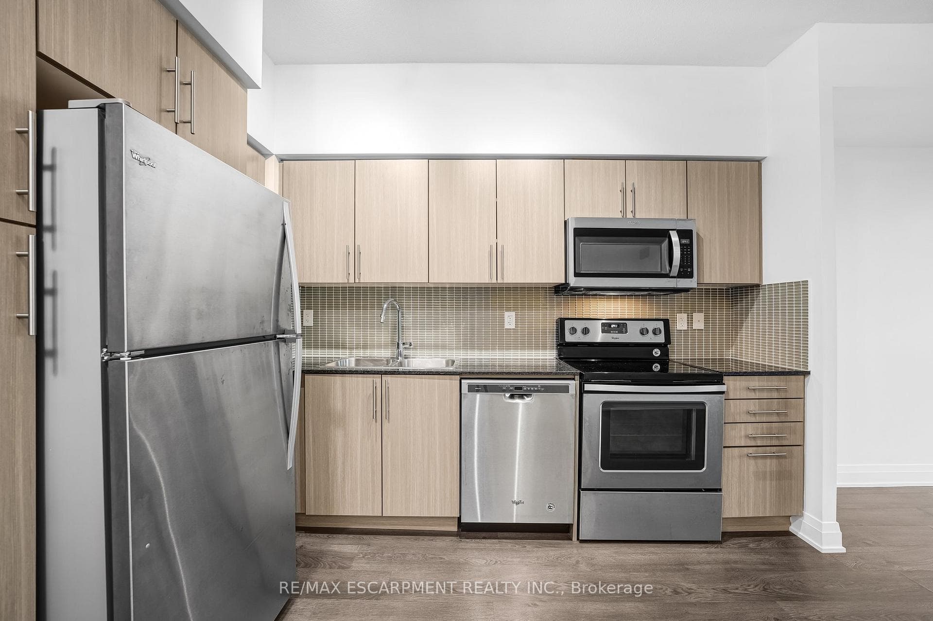 55 Speers Road Unit 702 photo 17