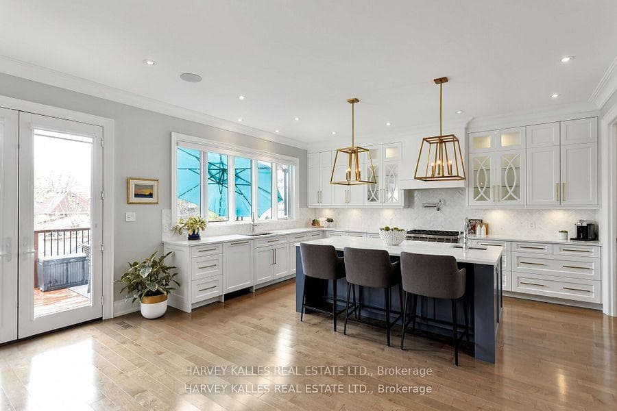 4673 Dundas Street photo 16