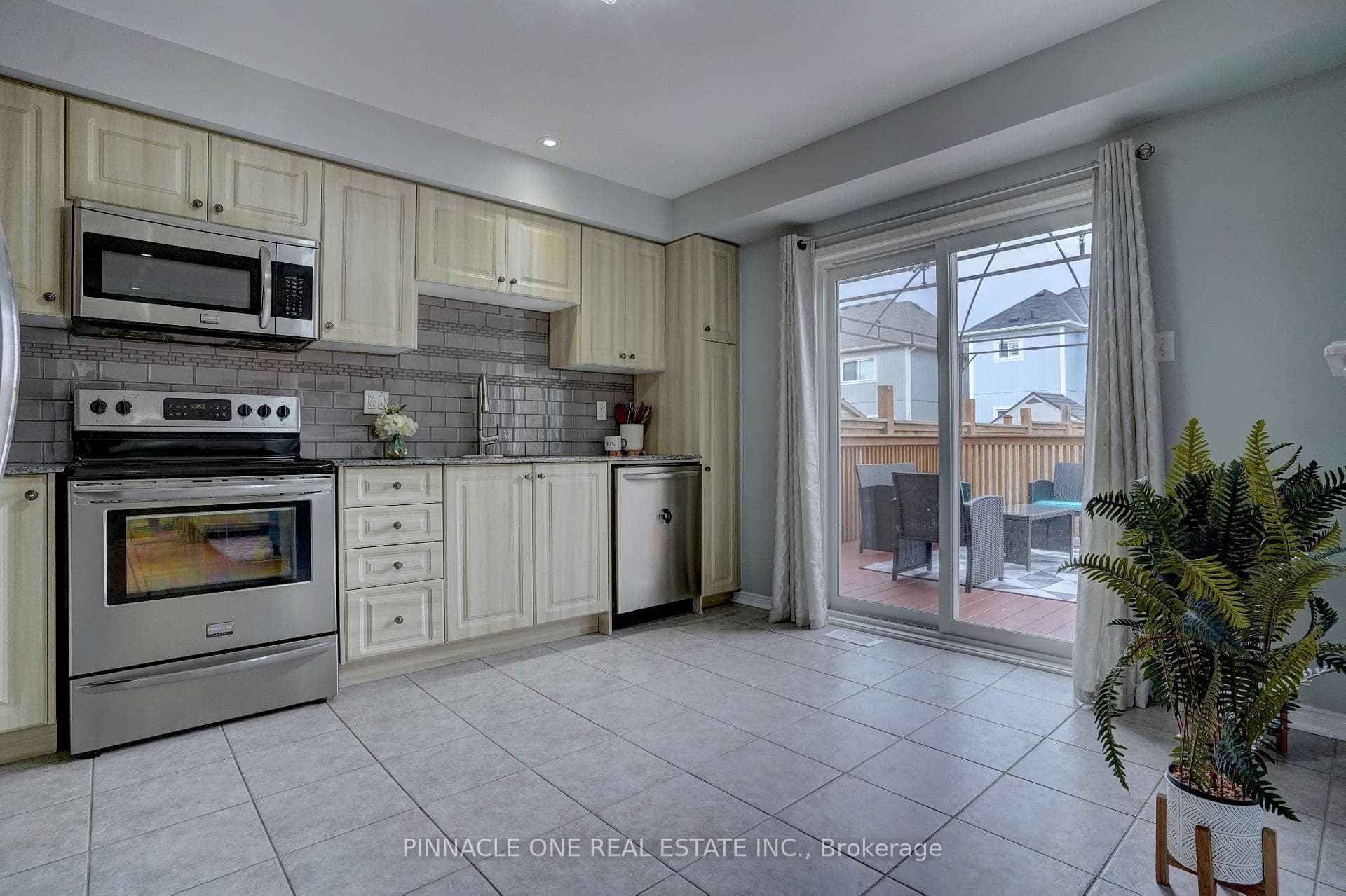 38 Sidney Rundle Avenue photo 11