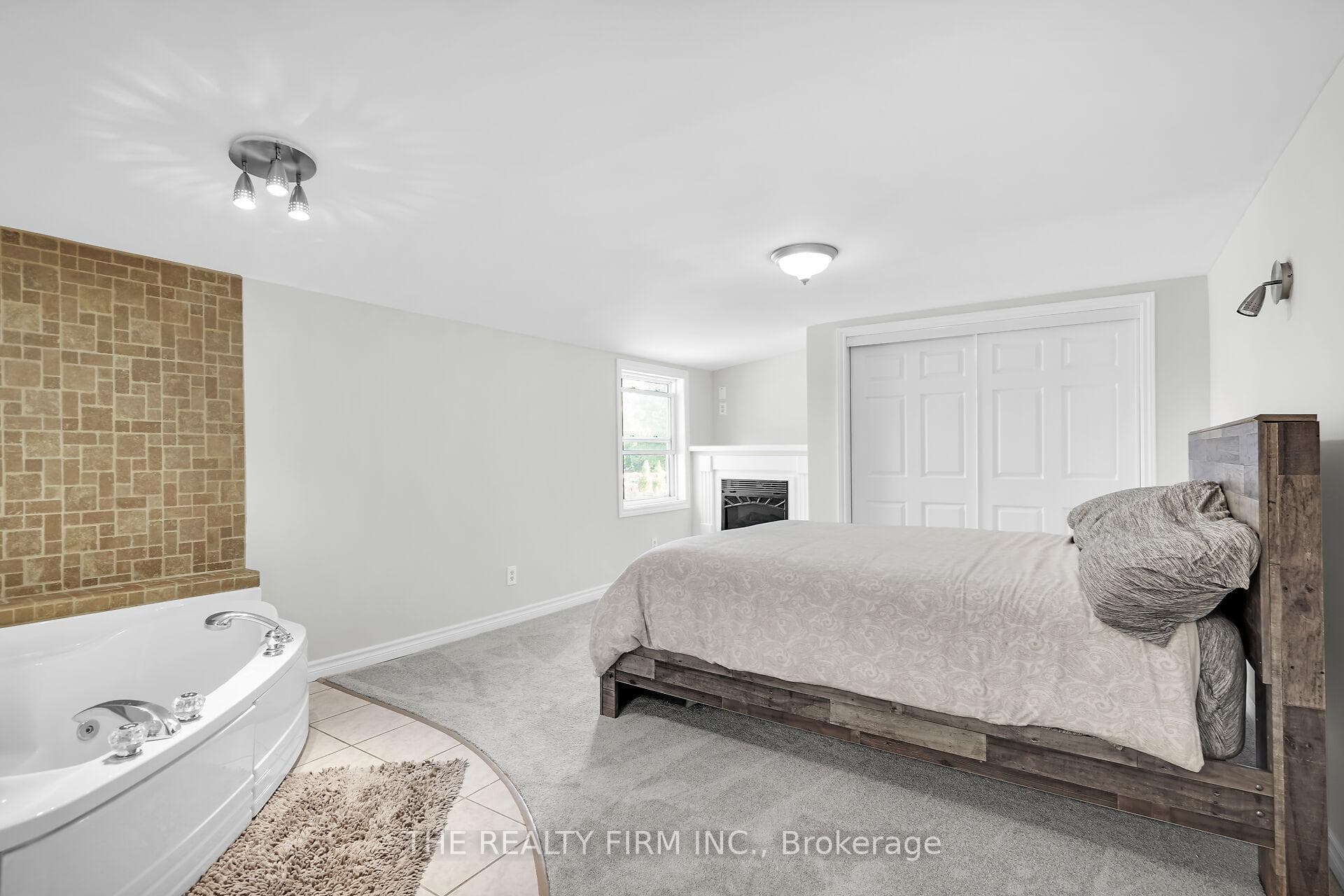 72 Commissioner Street photo 16