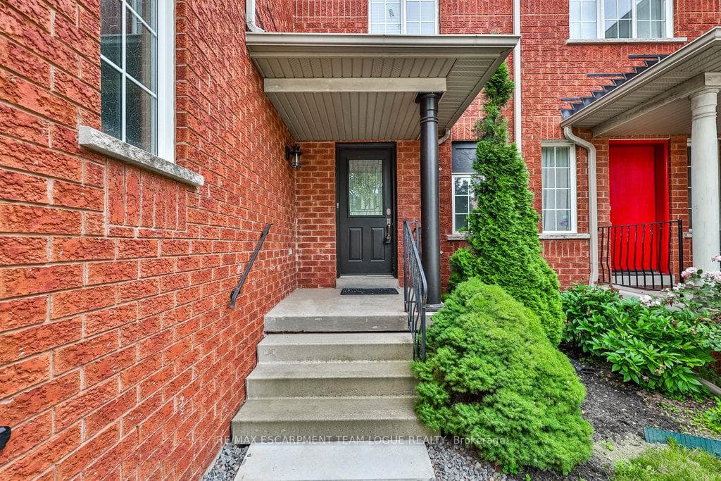 2422 LAZIO Lane photo 4