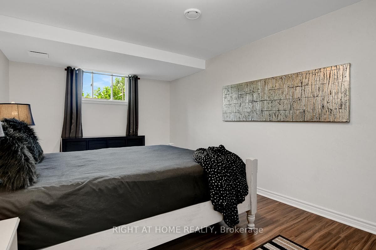 201 Versaille Street photo 39