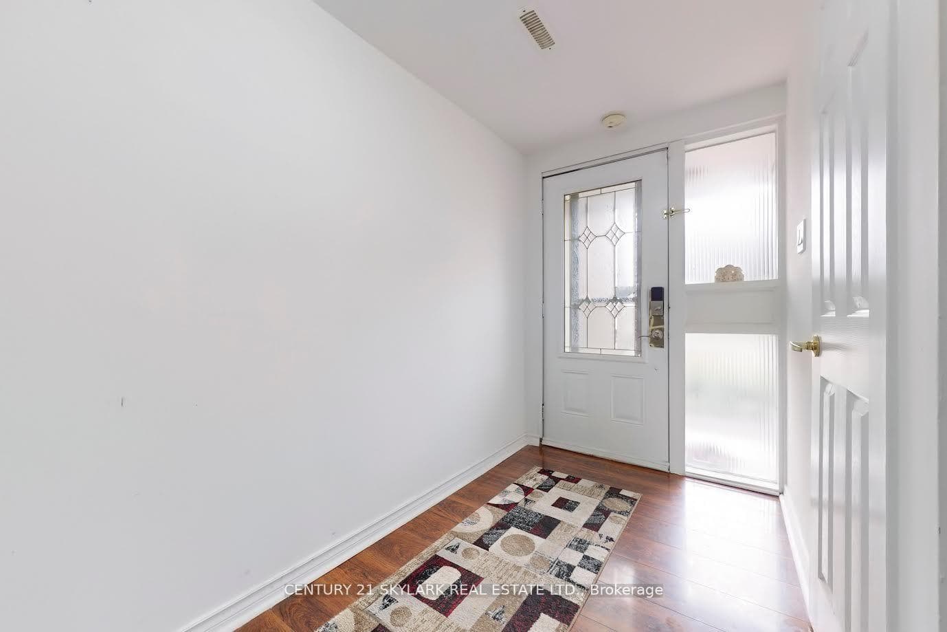 452 Silverstone Drive Unit 44 photo 3