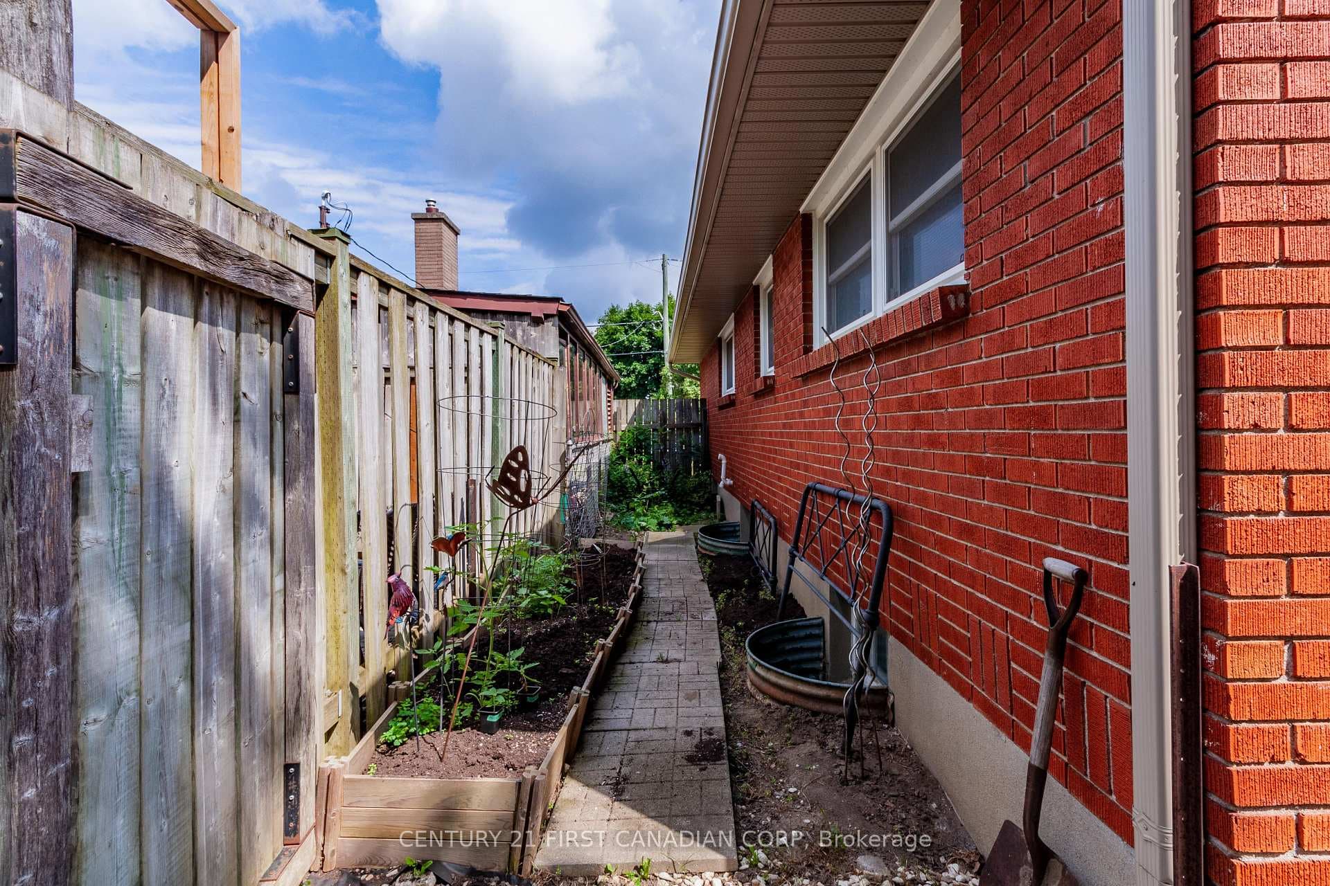 1721 Moffatt Avenue photo 12