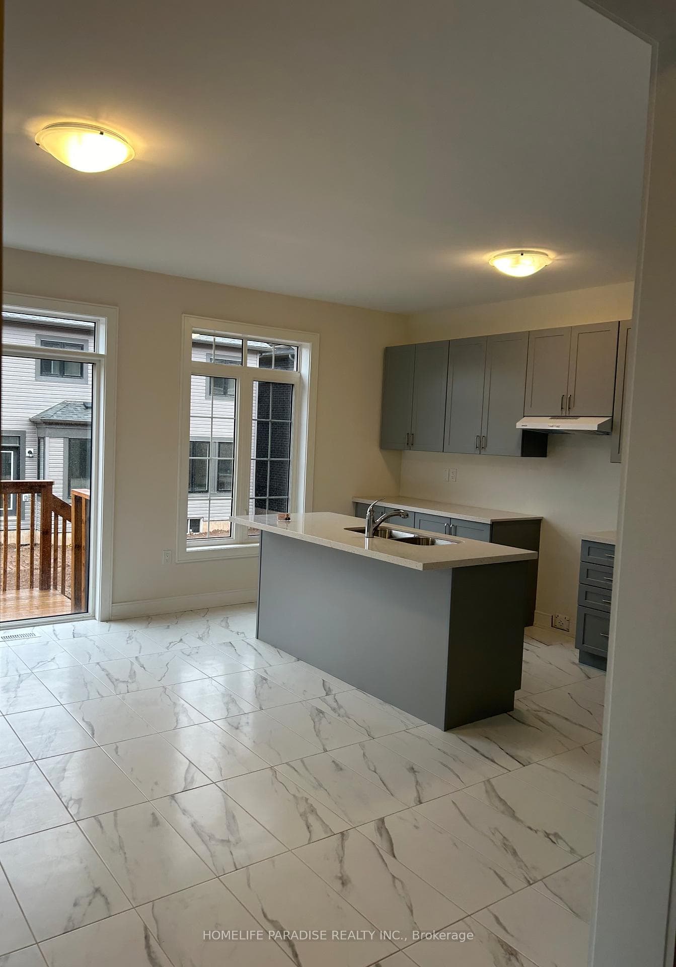 99 Henshaw Drive photo 4