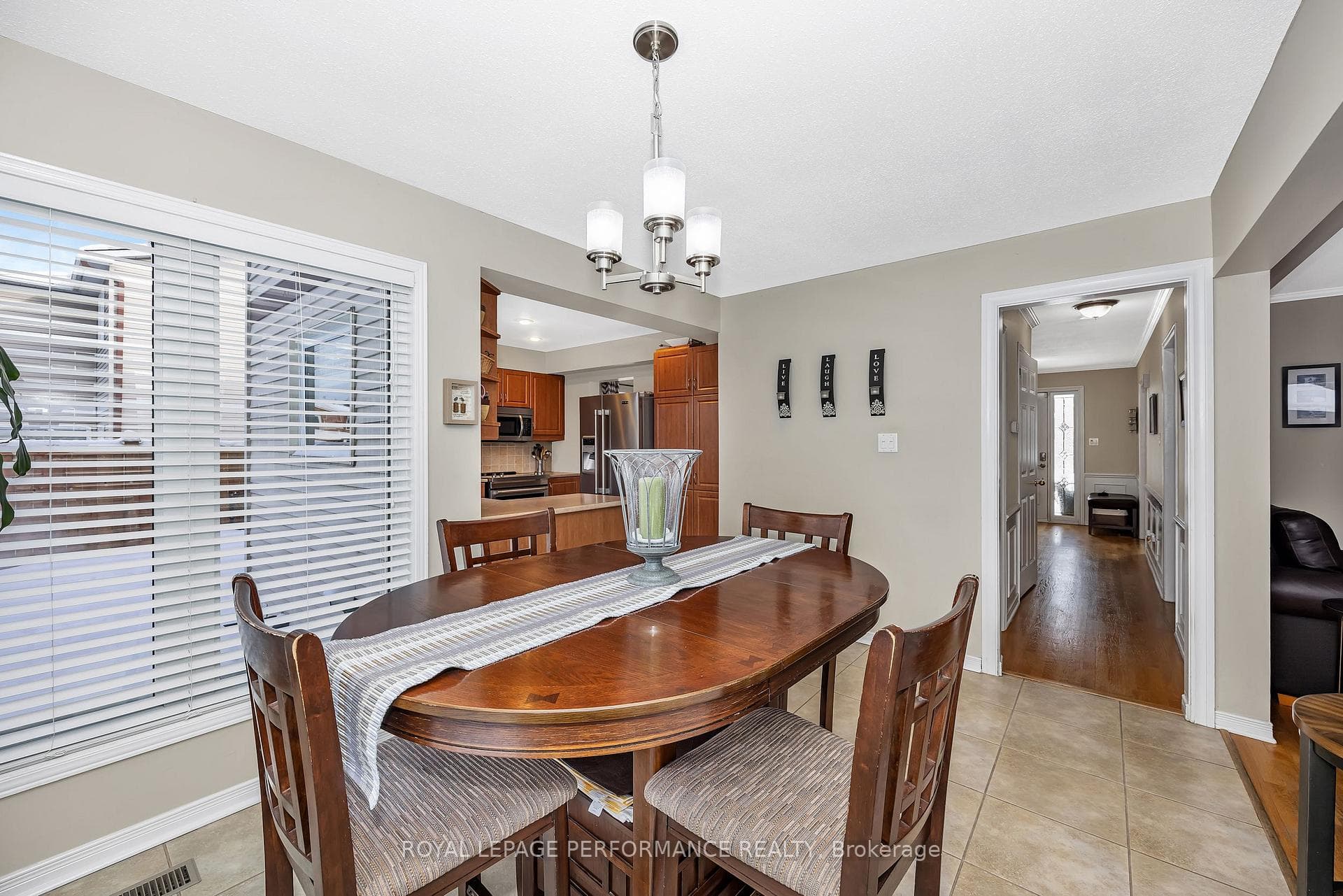 1391 Mountainside Crescent photo 14