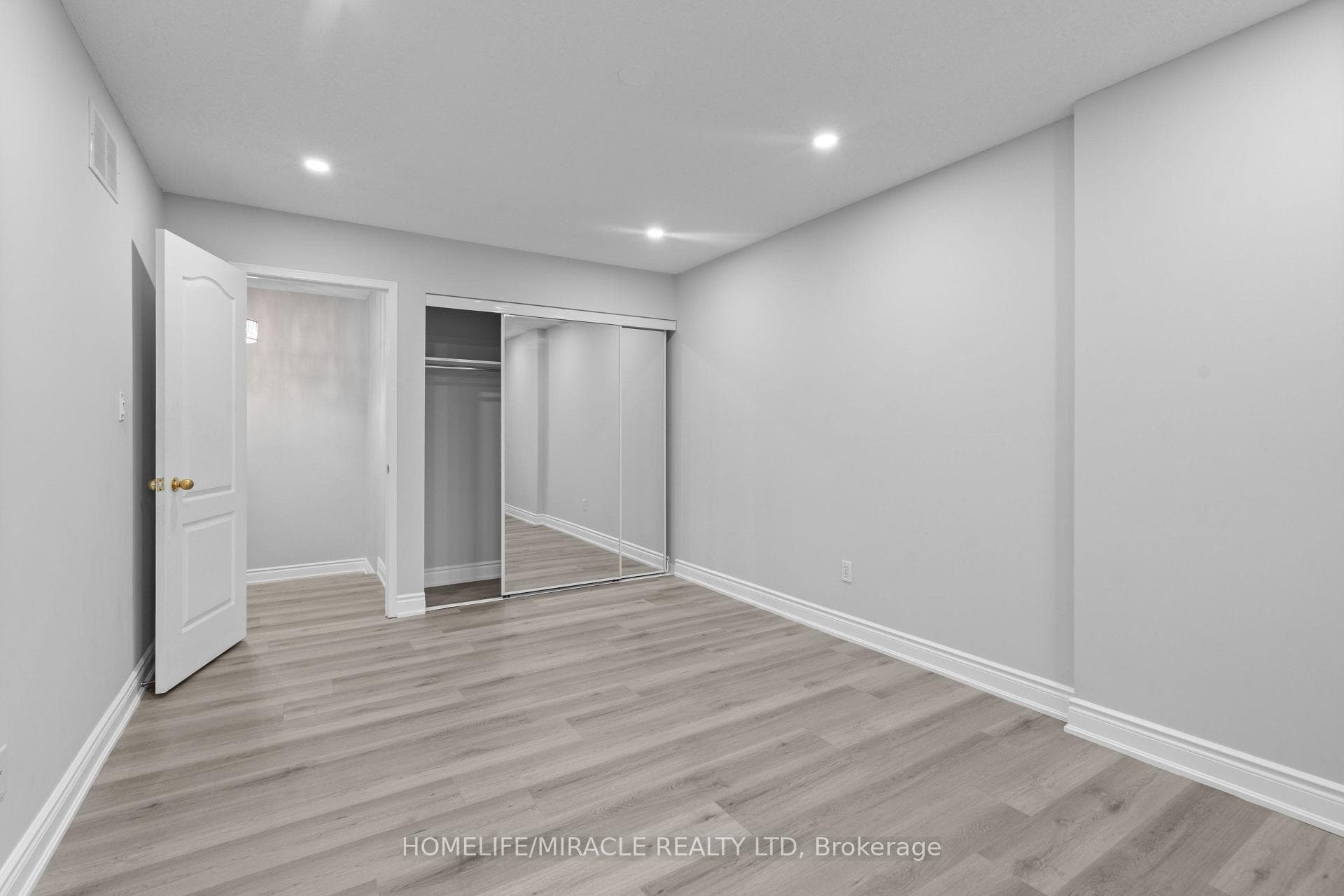 112 Brisdale Drive photo 21
