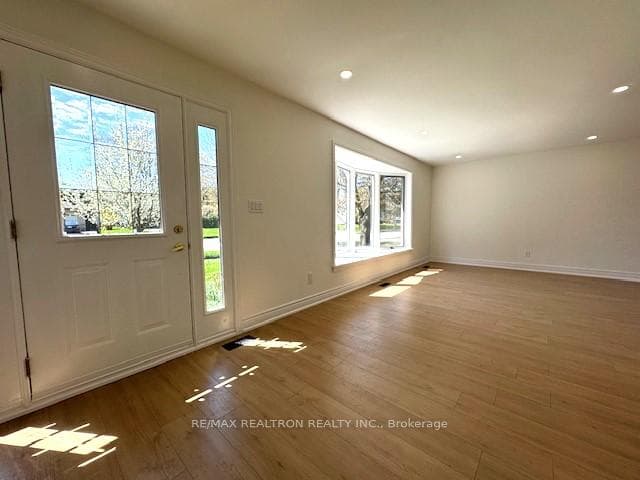 8 Devins Drive photo 5