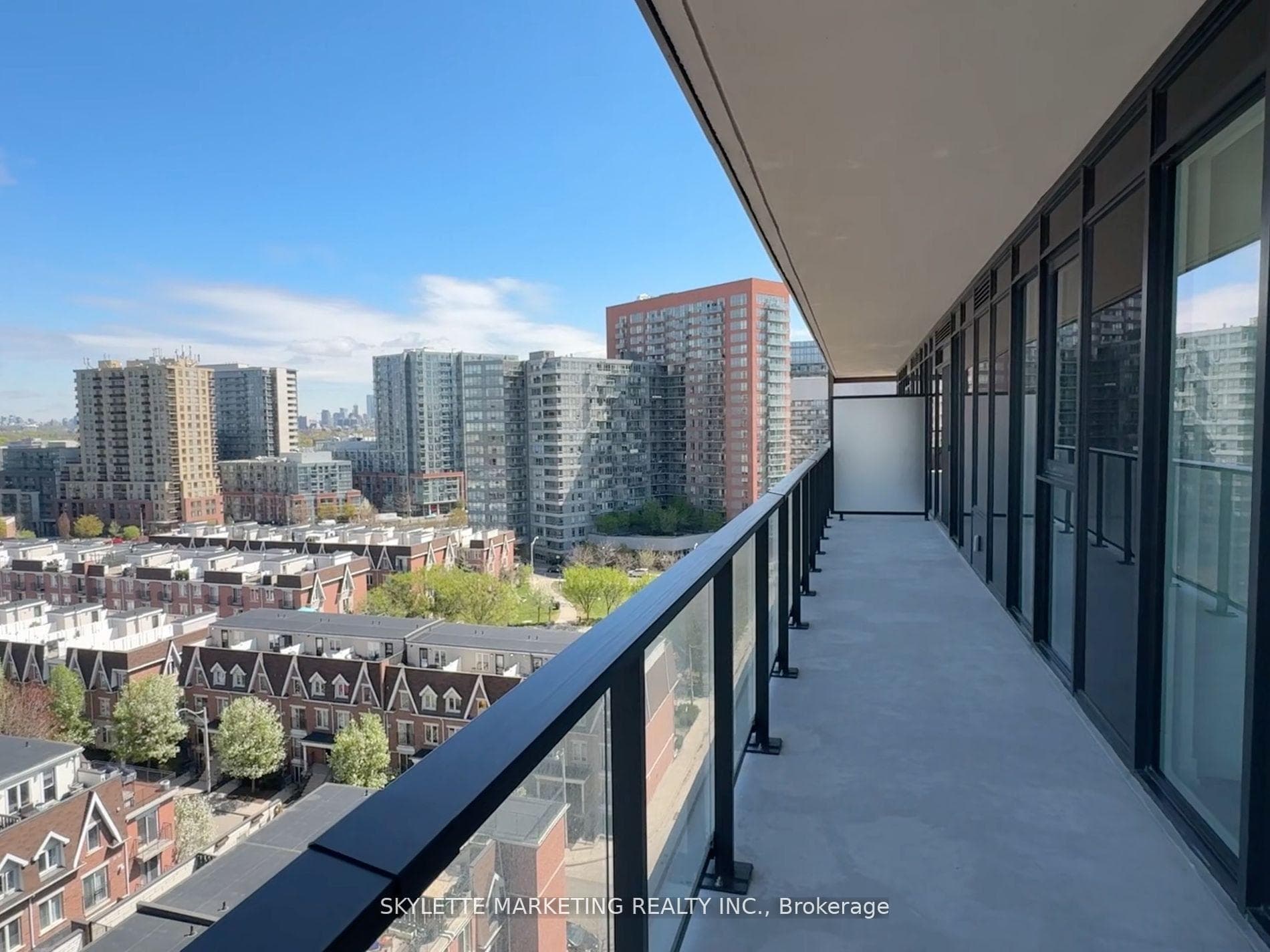 285 Dufferin Street Unit 906 photo 13
