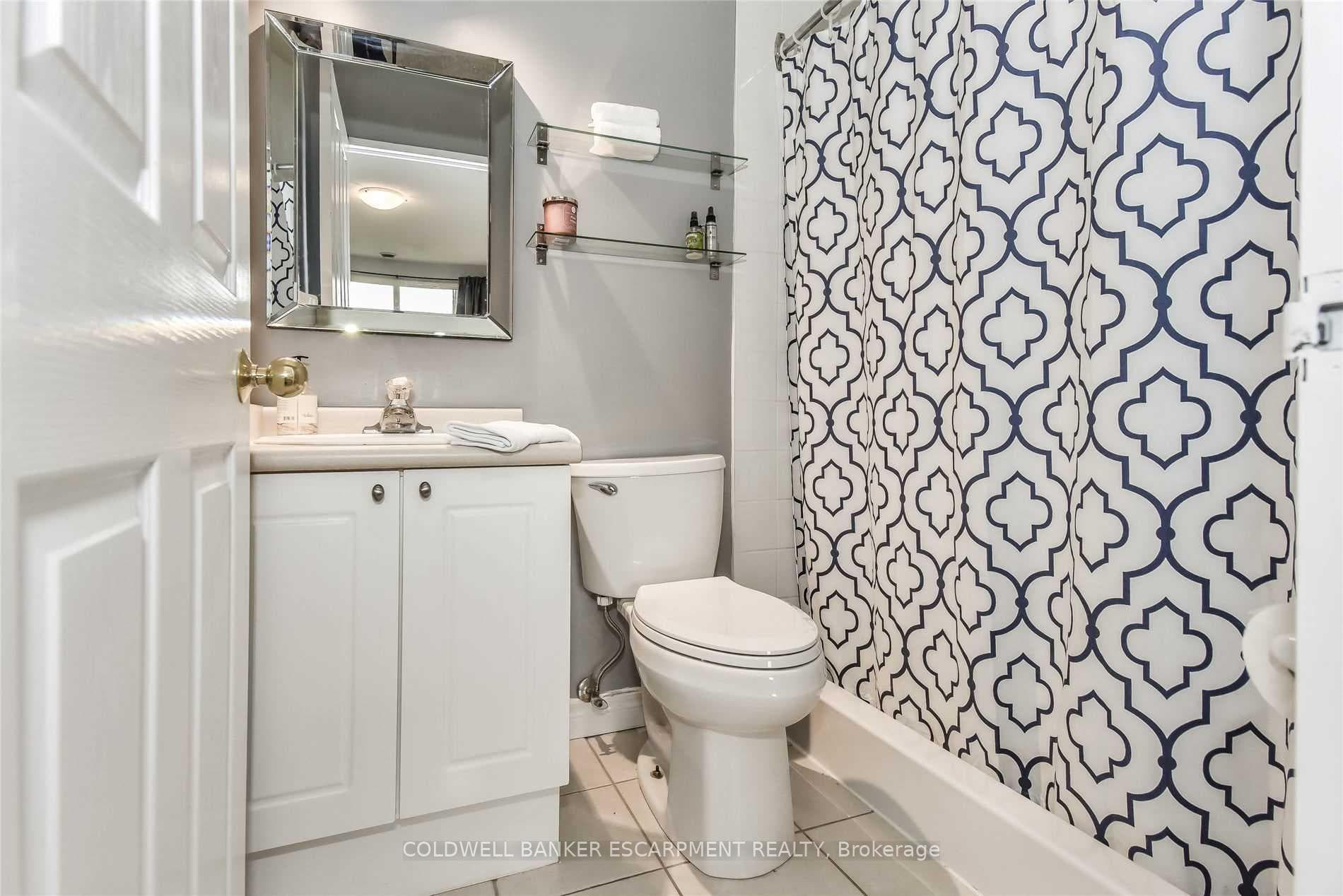 60 Wyndham Street Unit 608 photo 14