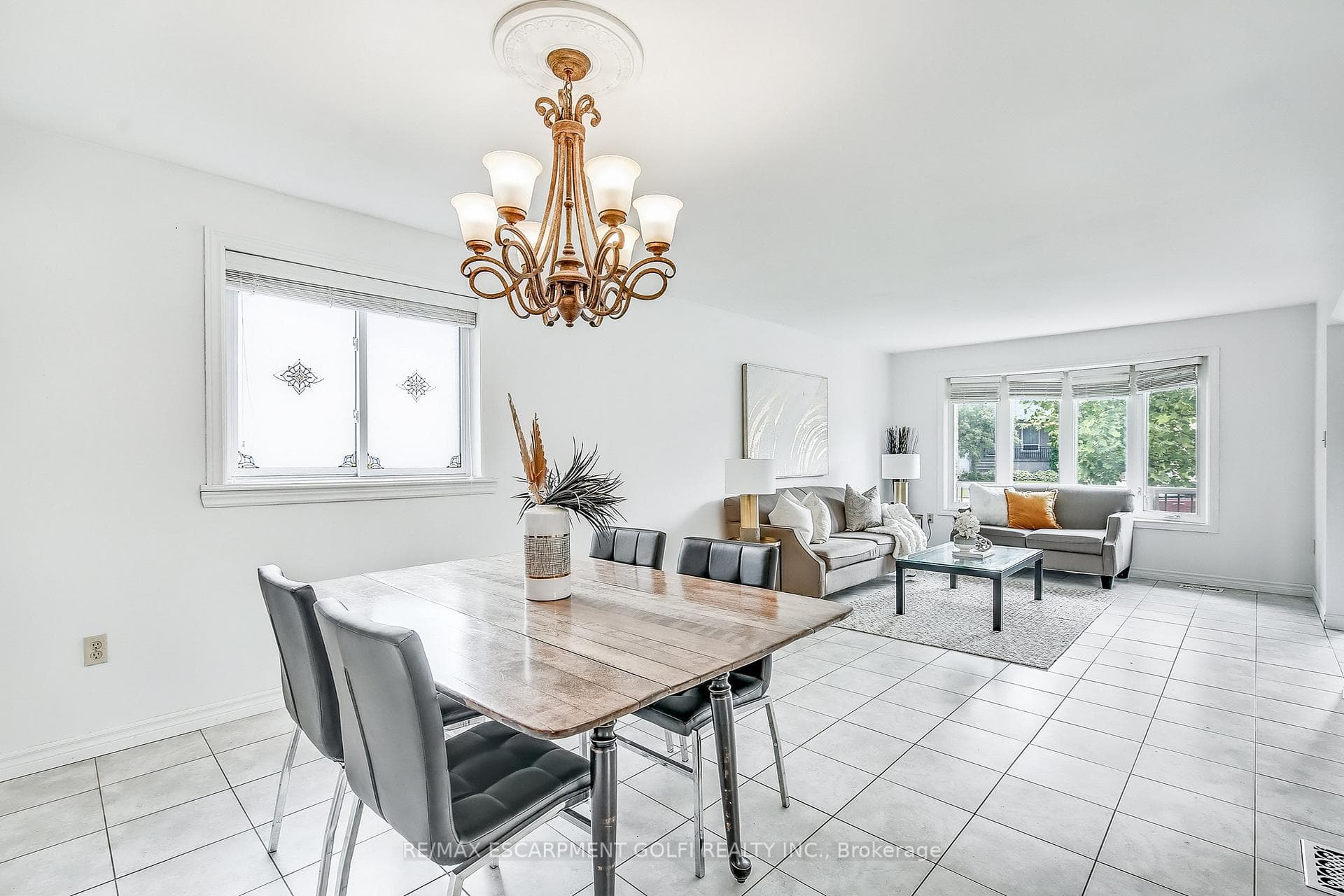 9 Valanna Court photo 8