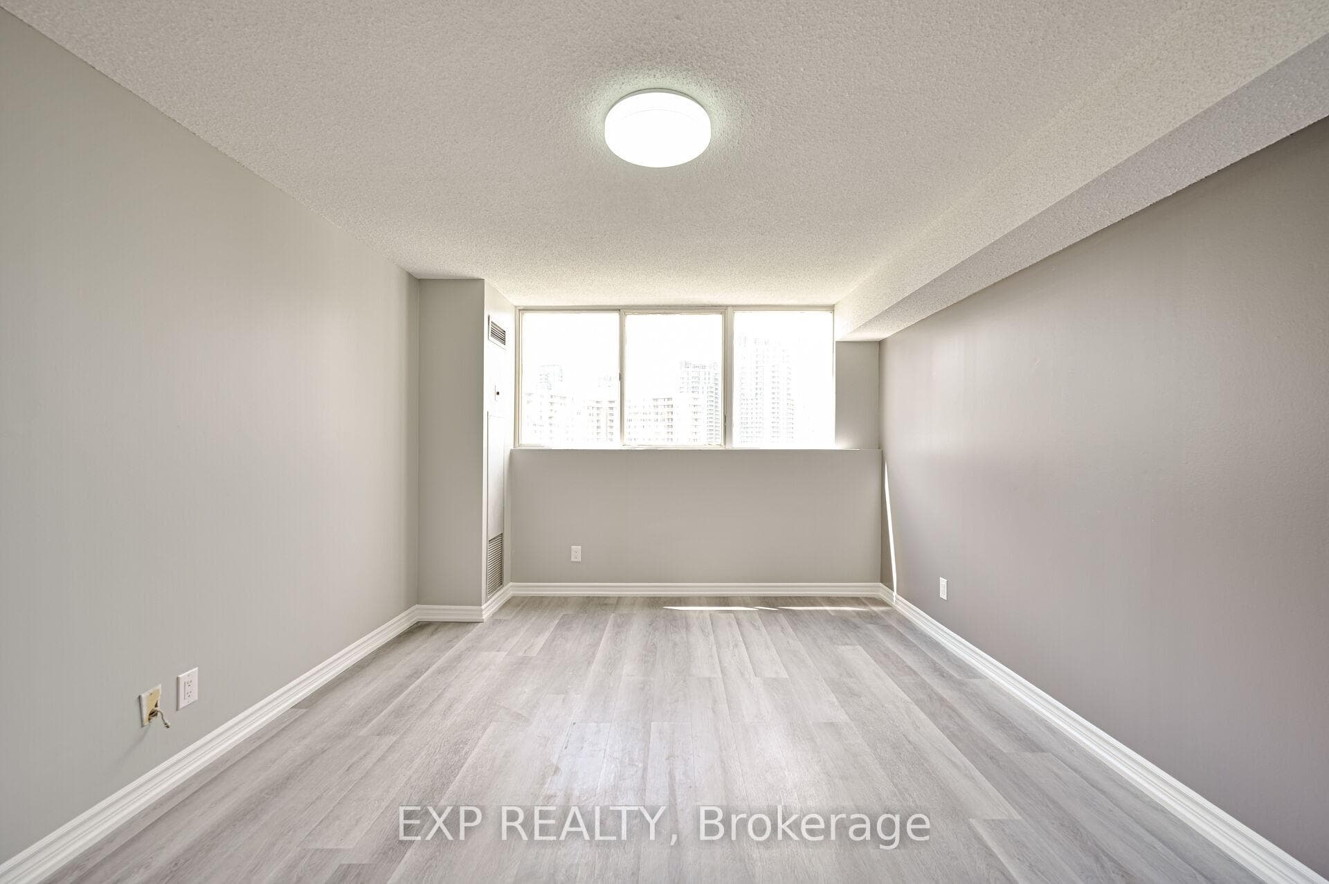 3695 Kaneff Crescent Unit 1404 photo 22