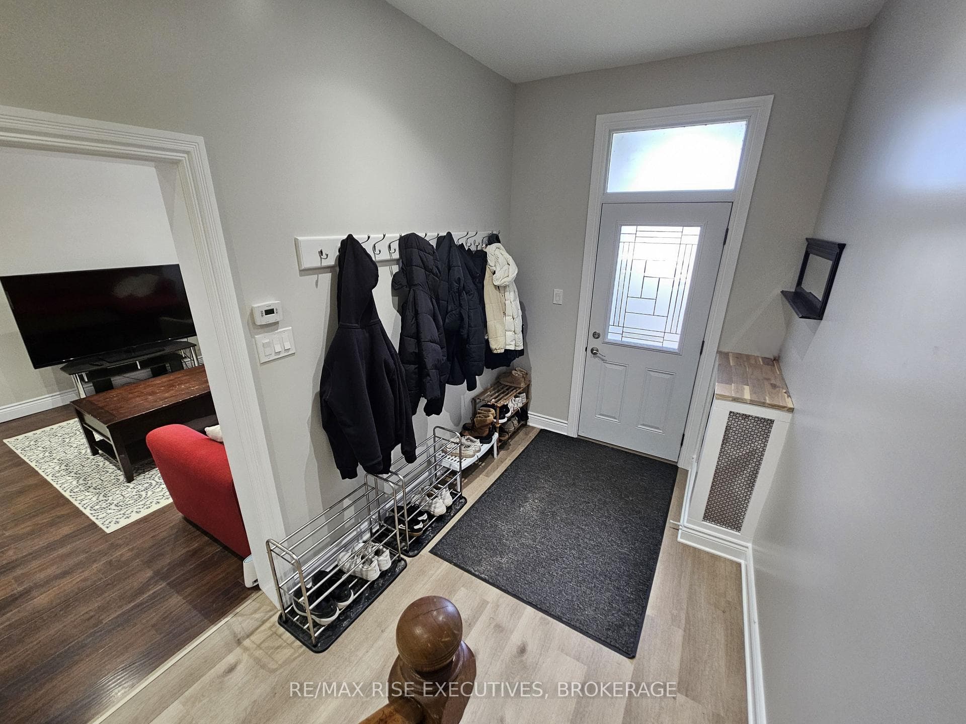 524 Frontenac Street photo 4