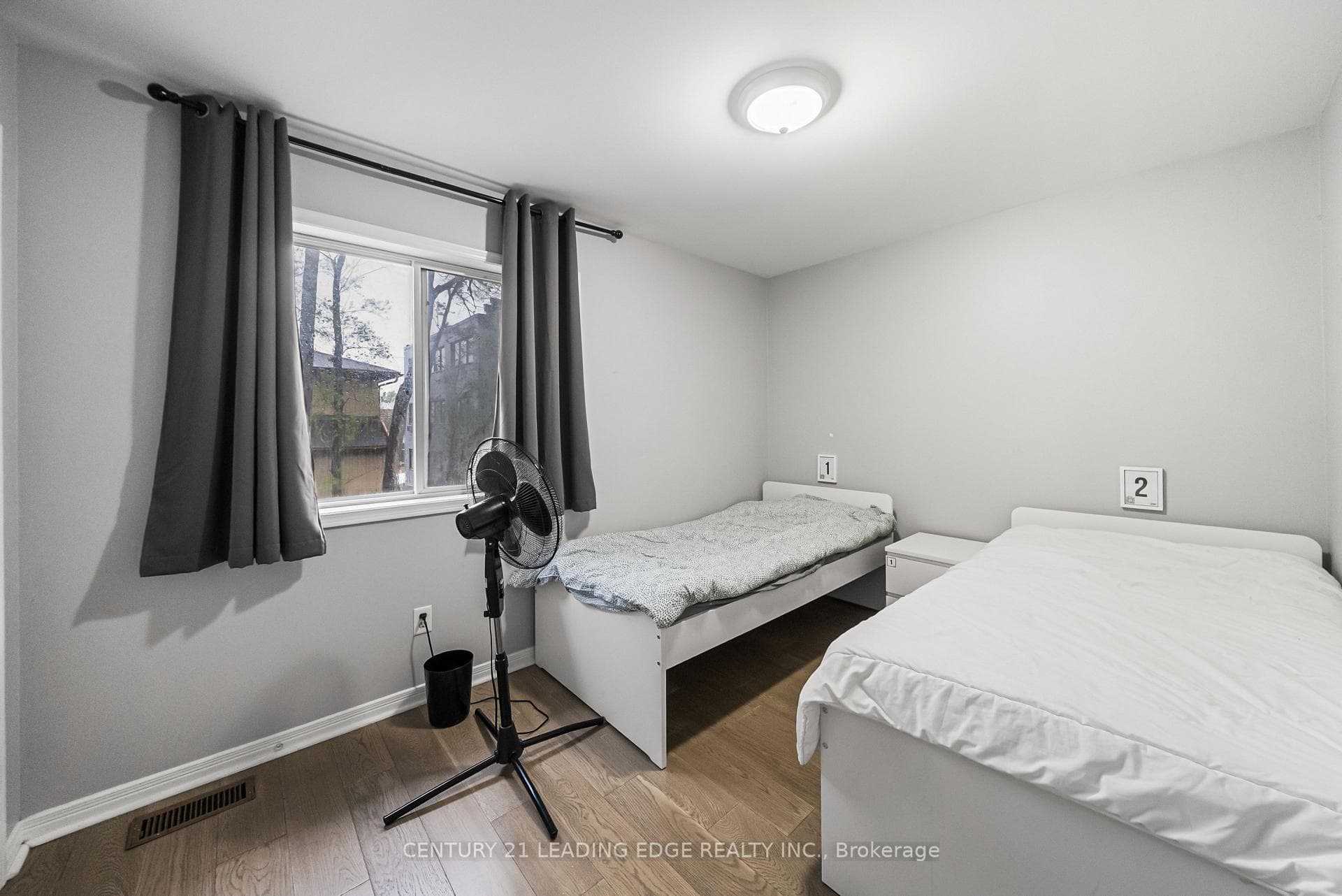 527 Glengarry Avenue photo 35
