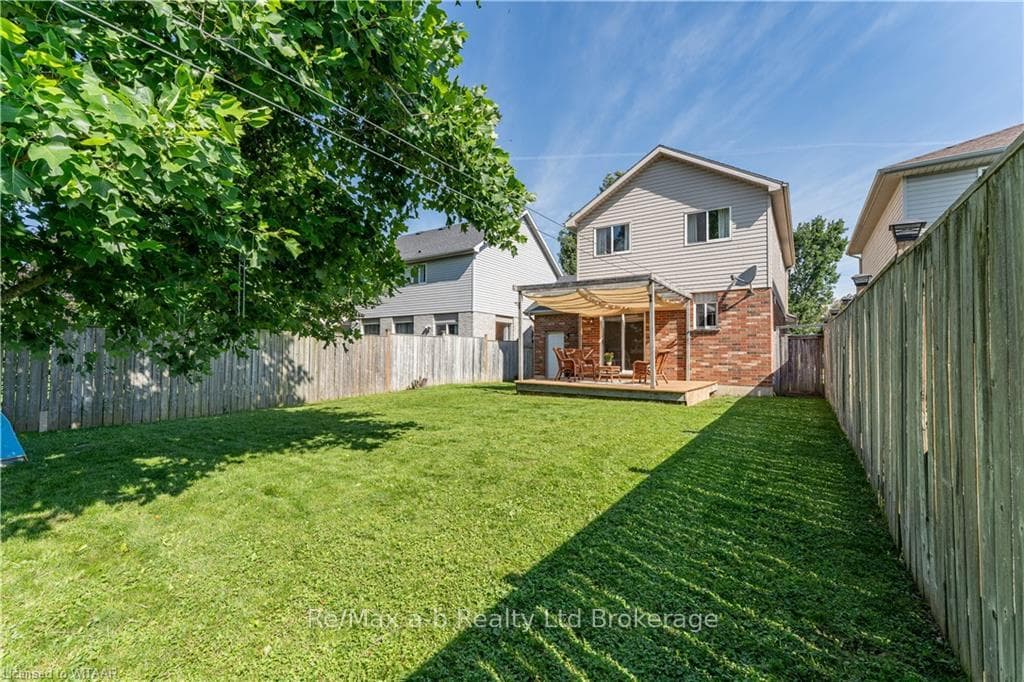 15 TRILLIUM Drive photo 33
