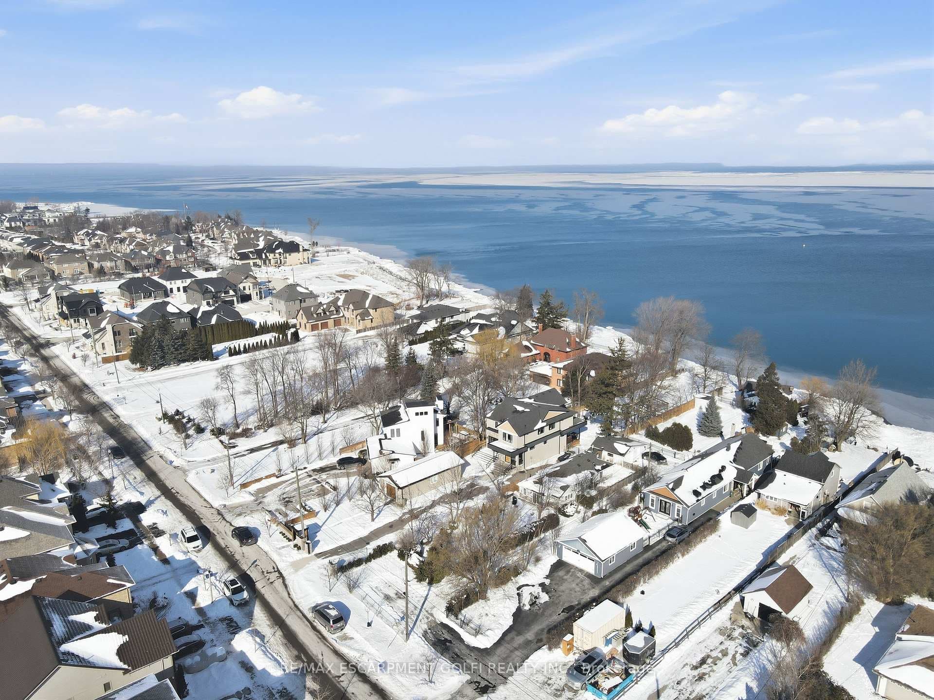 20 Lakeshore Drive photo 41