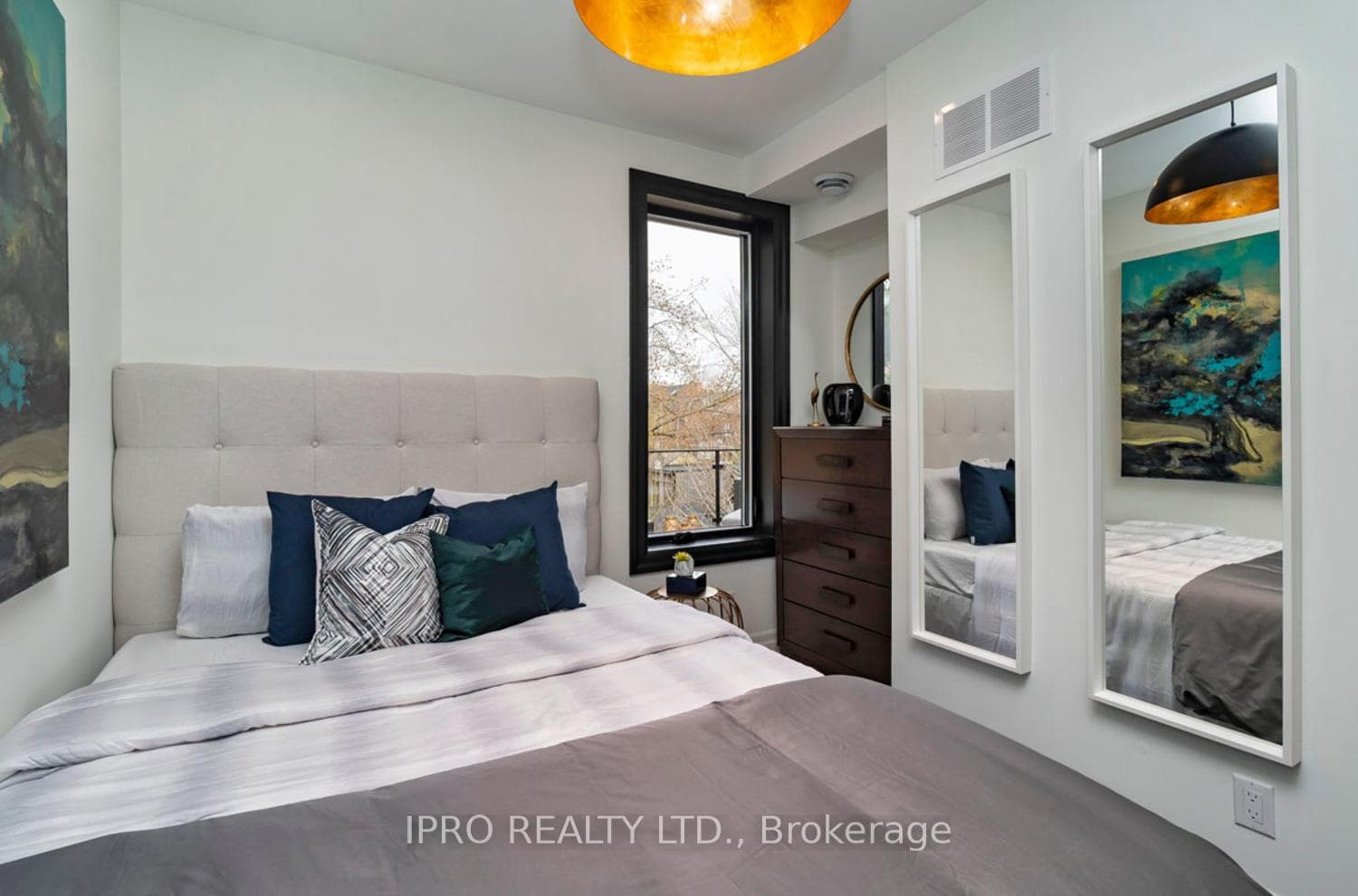 121 Sorauren Avenue Unit 2 photo 6