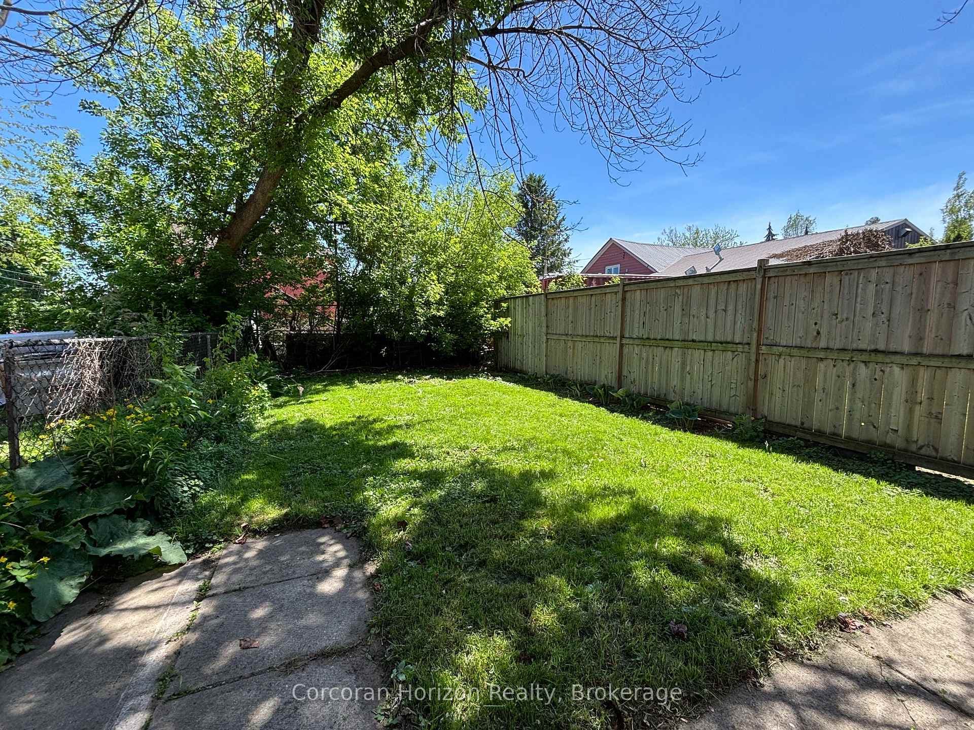520 John Street photo 40