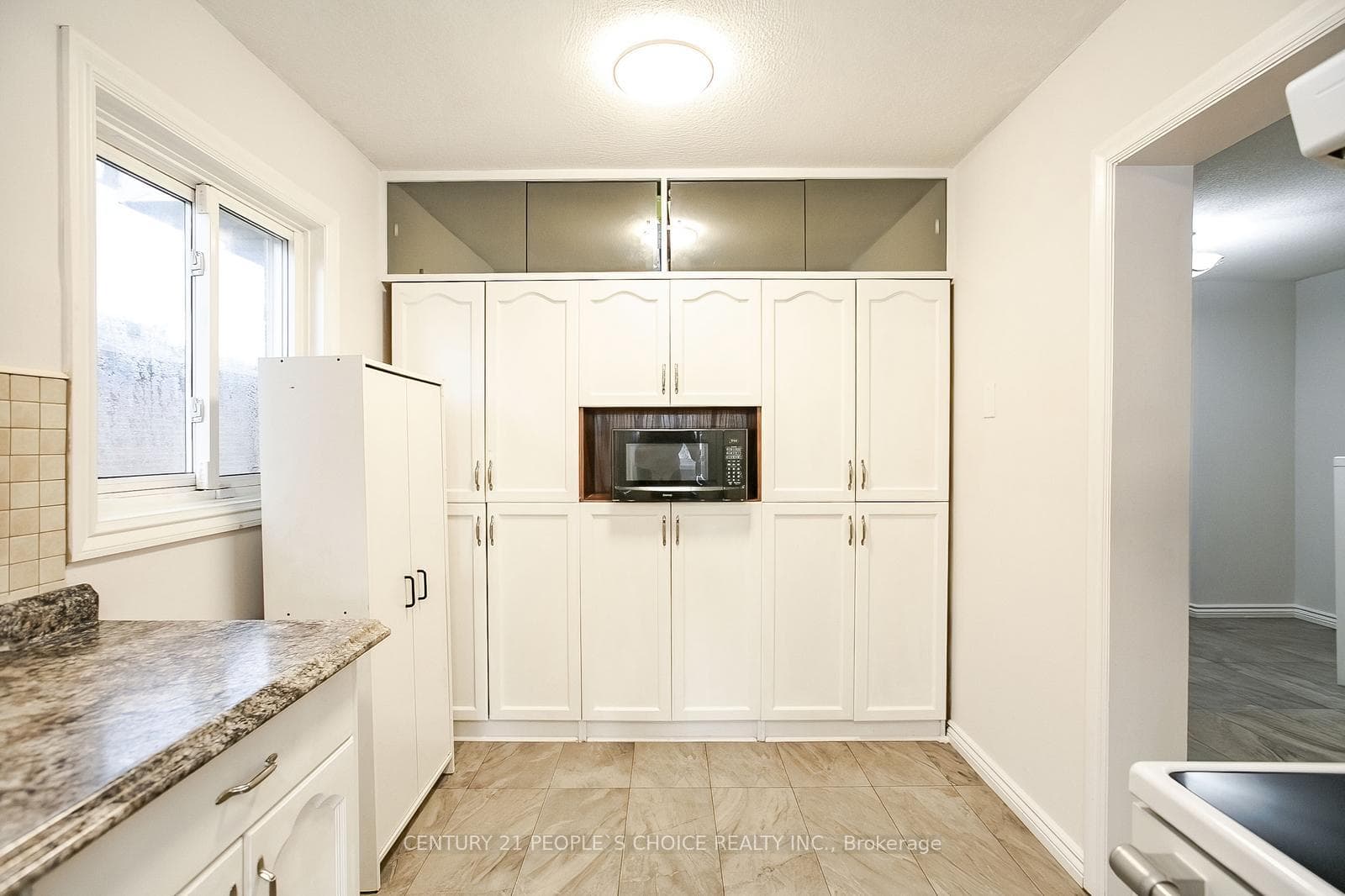 240 Simmons Boulevard photo 20