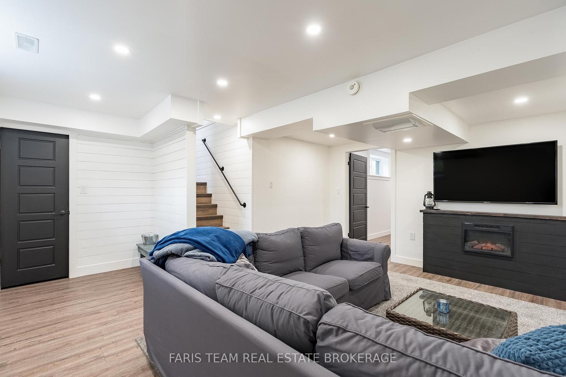 1720 Tay Point Road photo 23