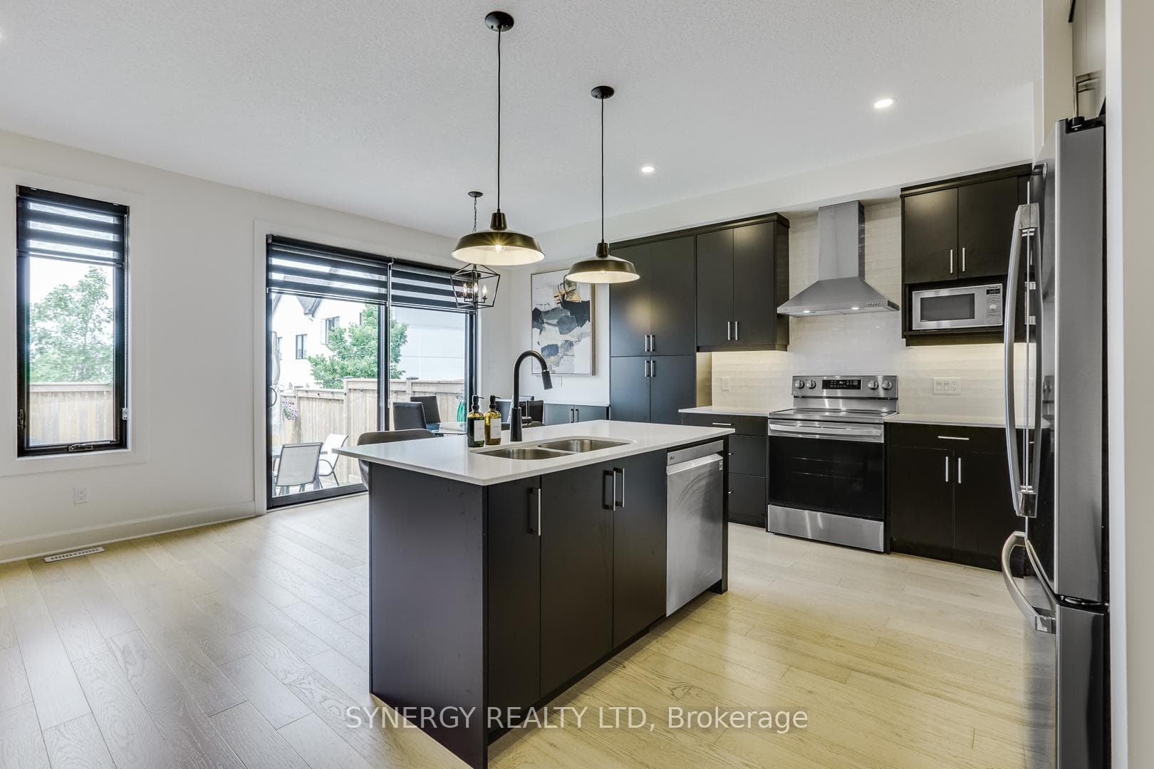 943 Upperpoint Avenue photo 13