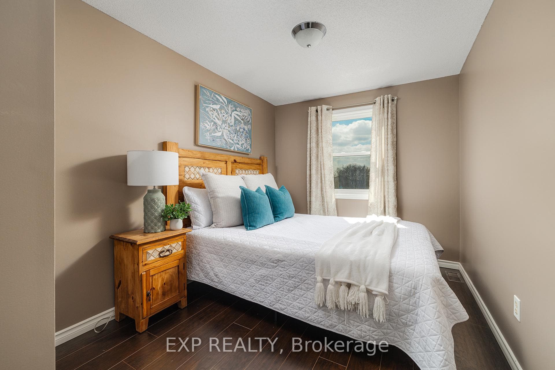 8 Holly Court photo 12