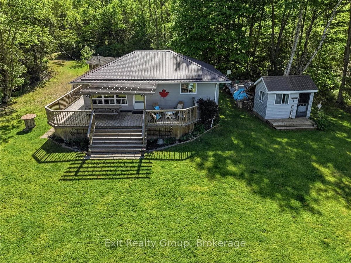 14 Cedar Lane photo 2
