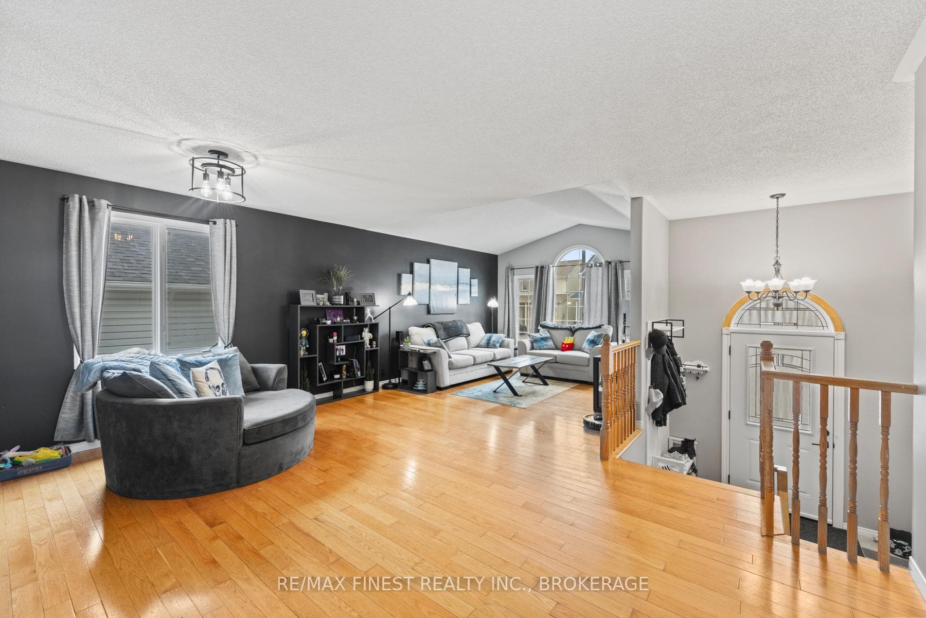 1001 Bluffwood Avenue photo 4