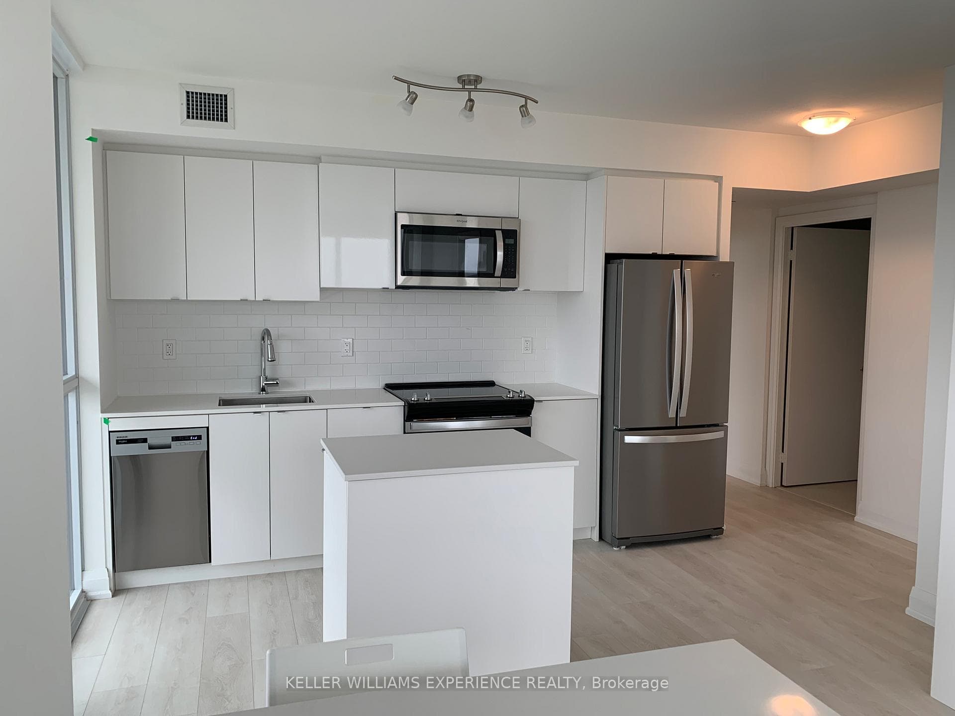 1461 Lawrence Avenue Unit 1908 photo 4