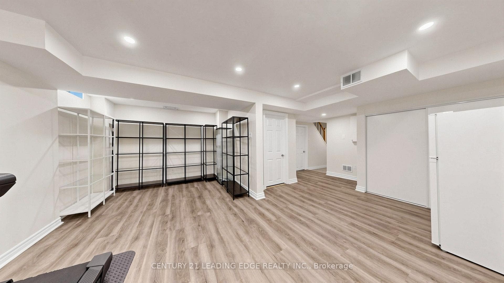 209 Kelso Crescent photo 37