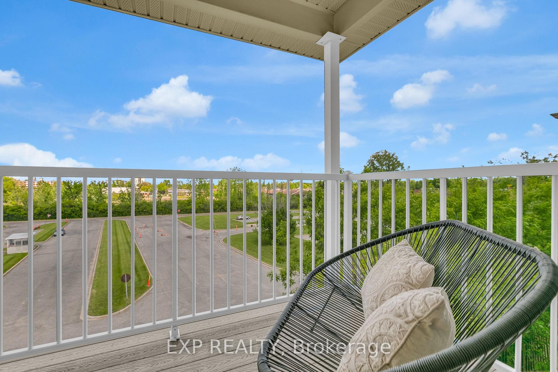 555 REARDON Private photo 32