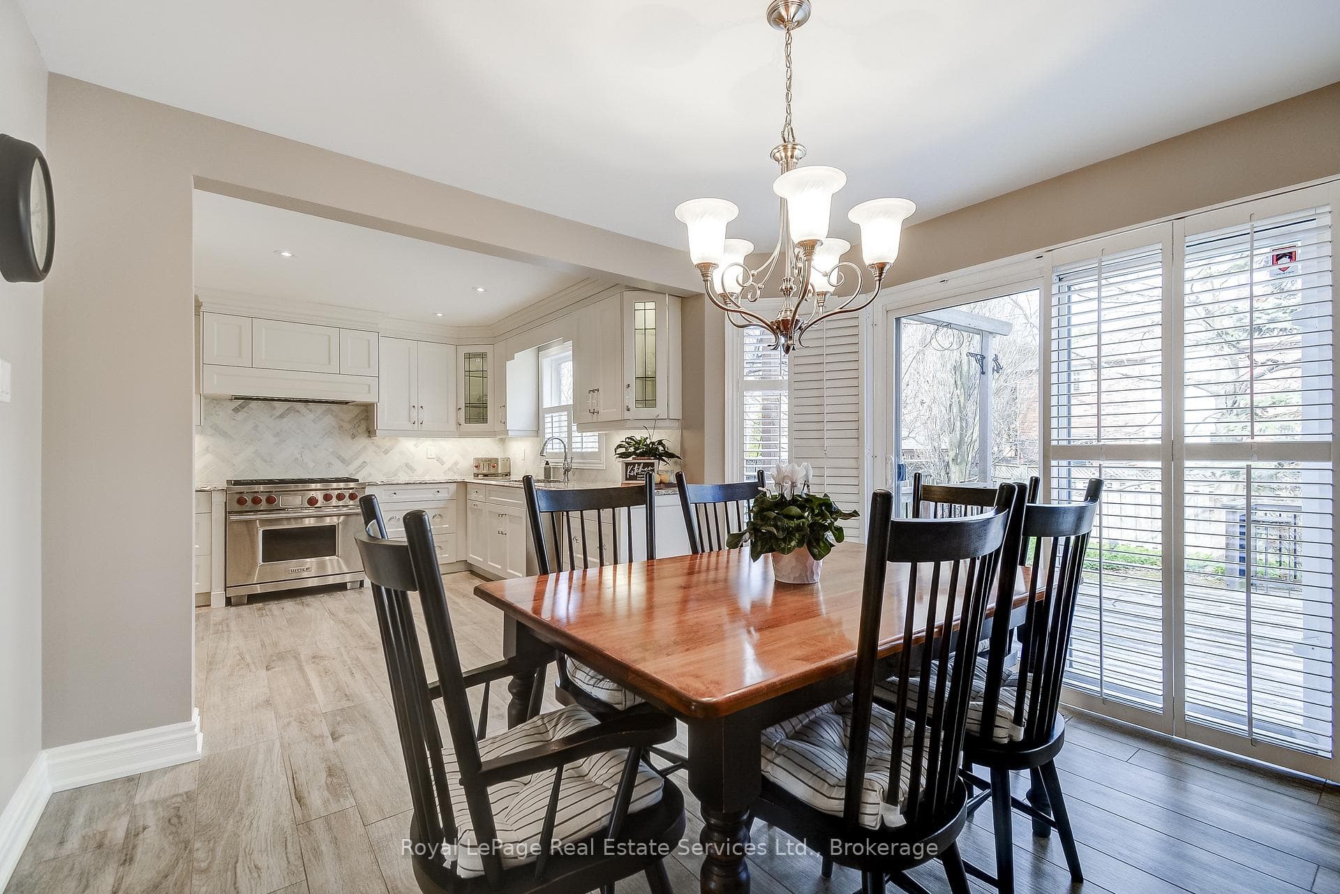 Kitchen eating Area