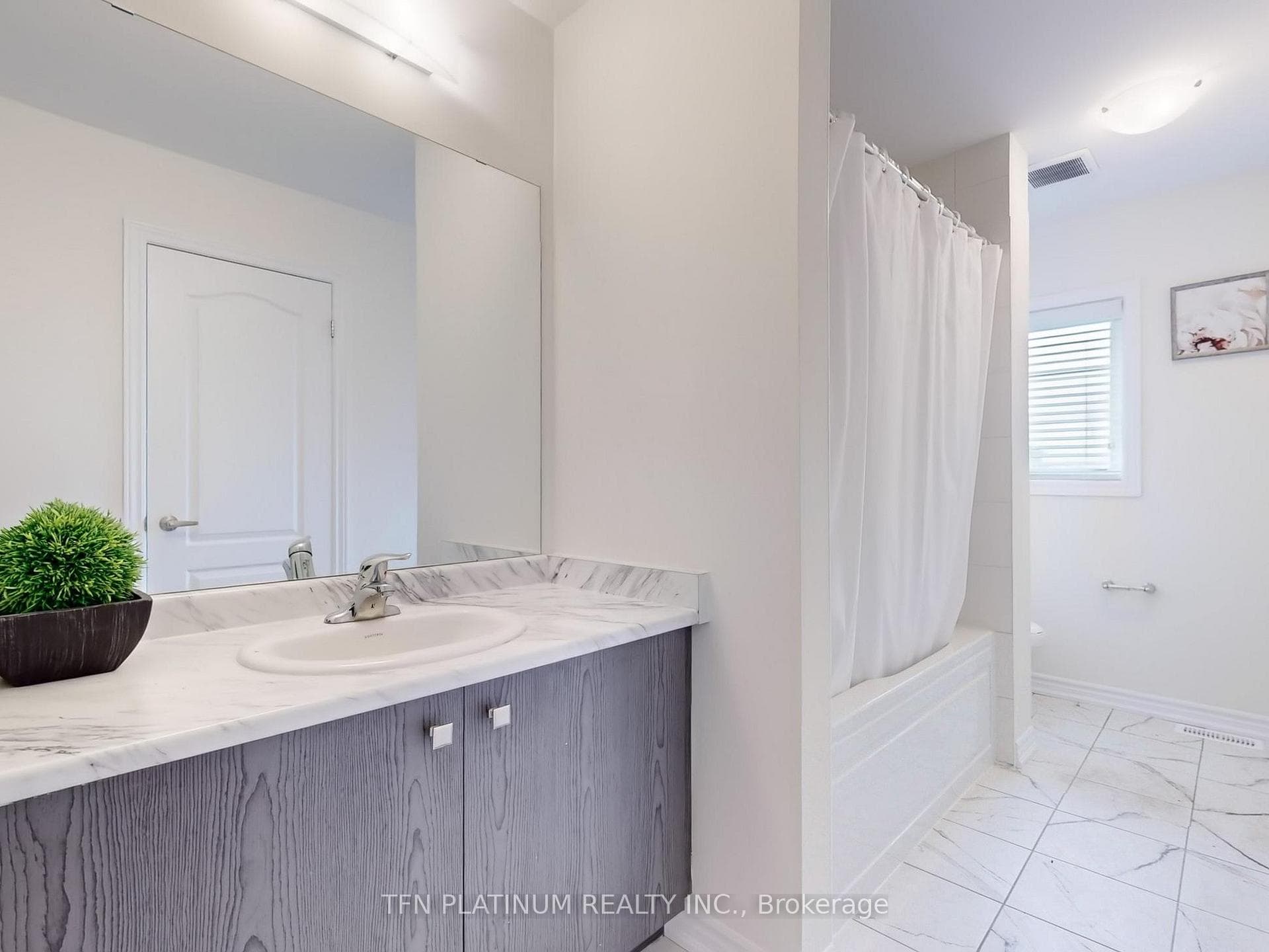 82 Holder Drive photo 32