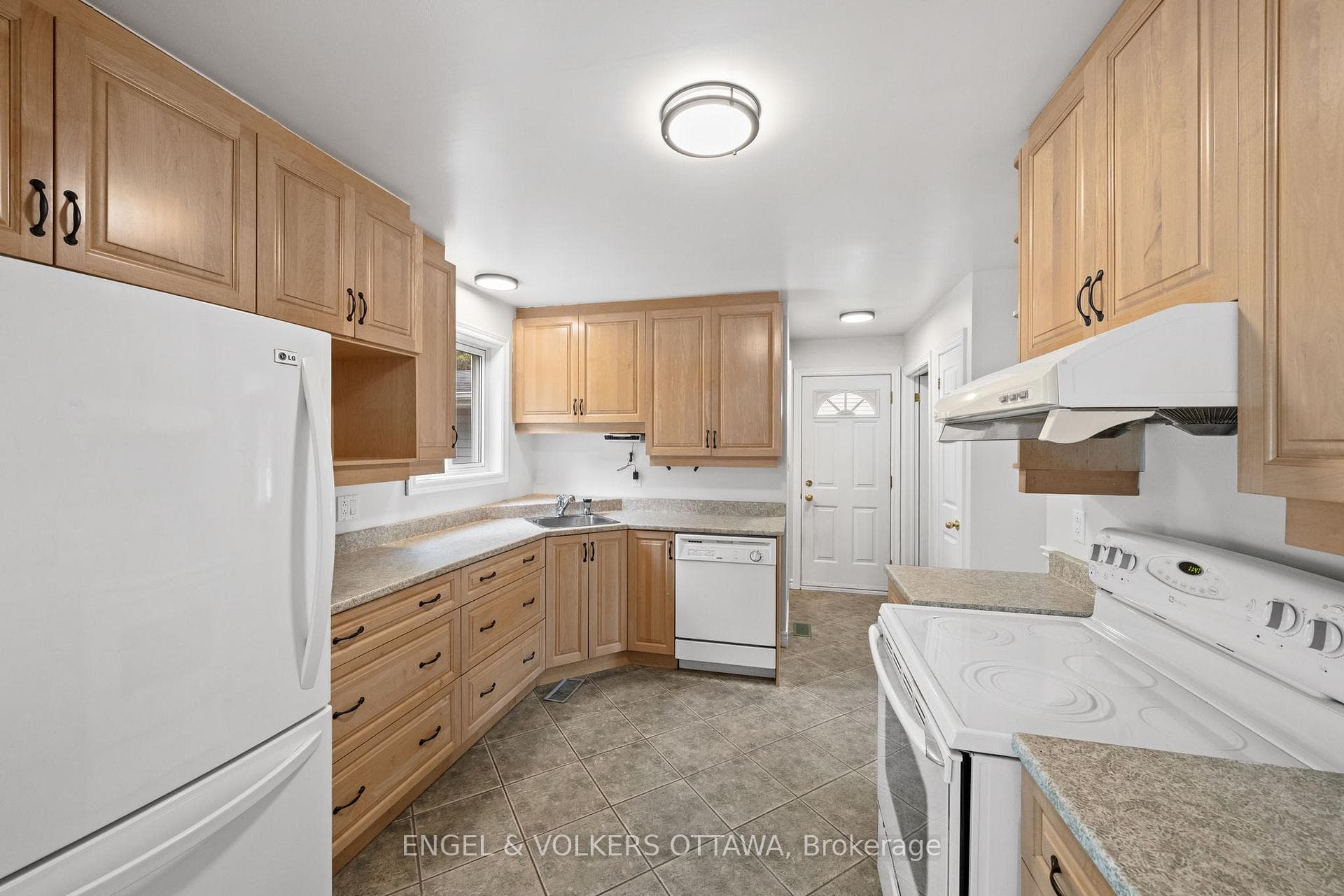 25 Antler Avenue photo 13