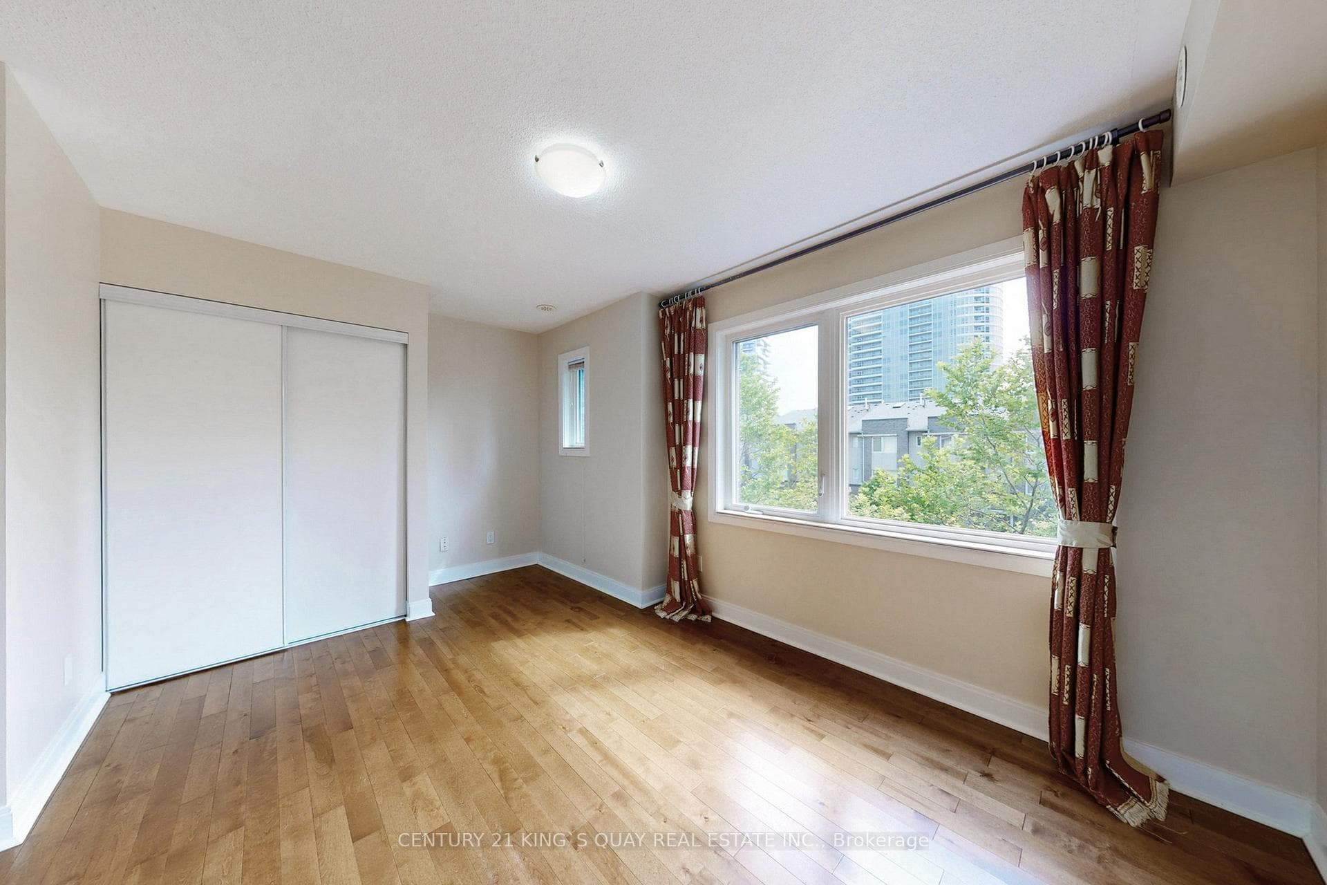 315 Village Green Square Unit 50 photo 23