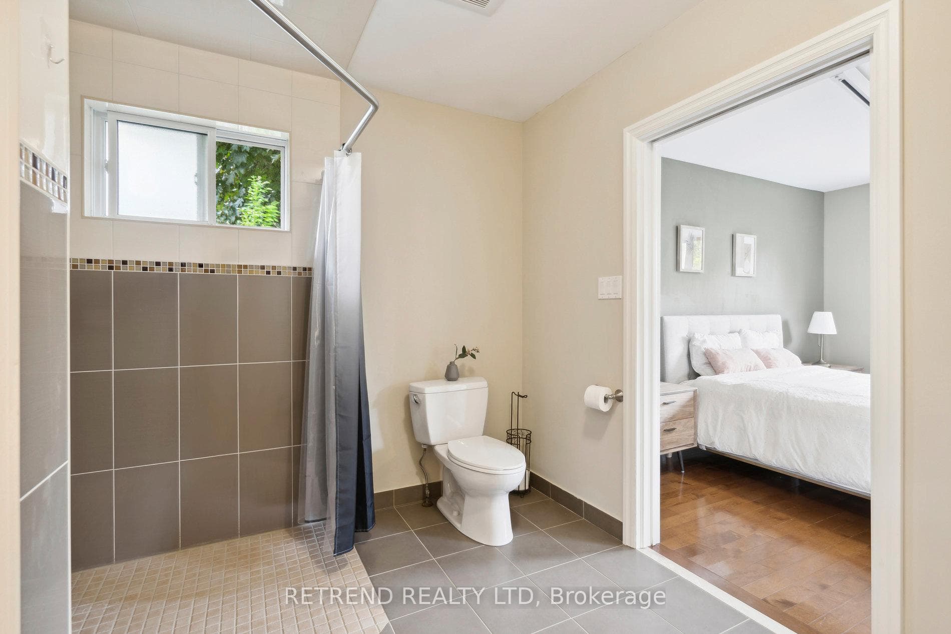 1426 Chalice Crescent photo 24