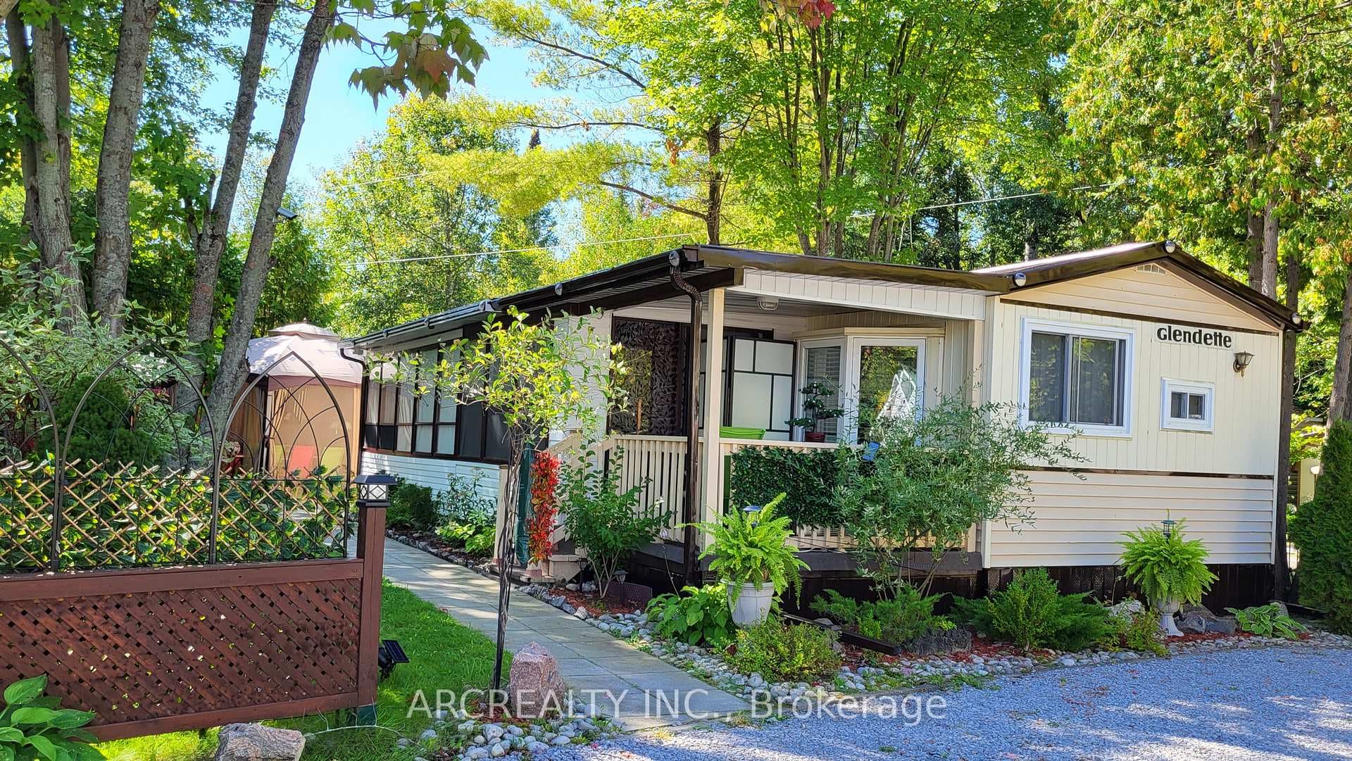 2 Oriole Parkway photo 2
