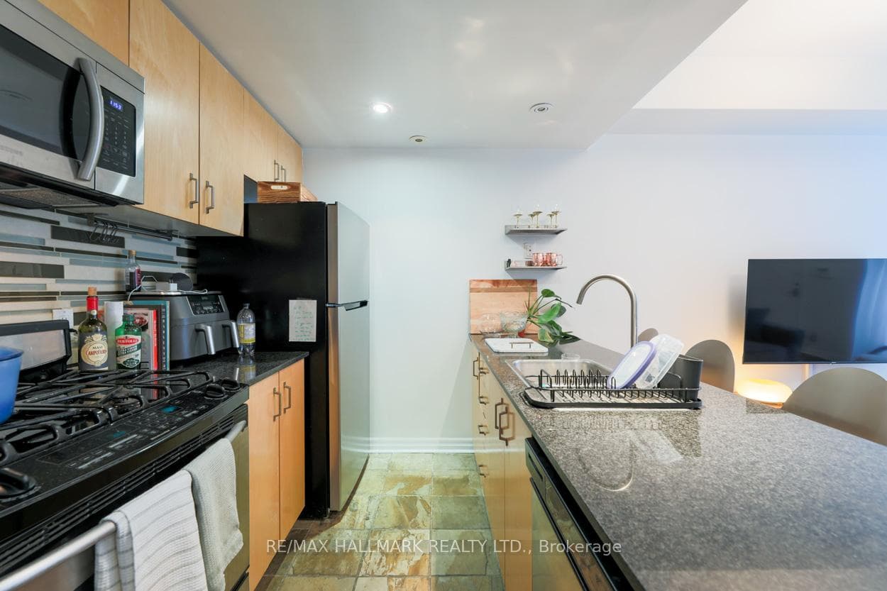 6 Wellesley Place Unit 2 photo 15