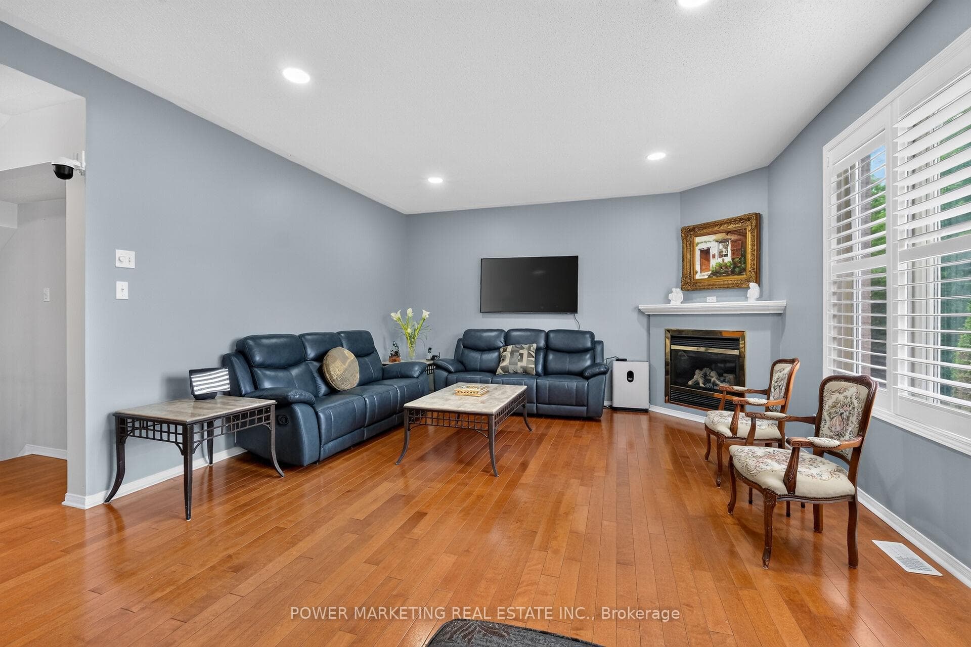 2165 BLUE WILLOW Crescent photo 13