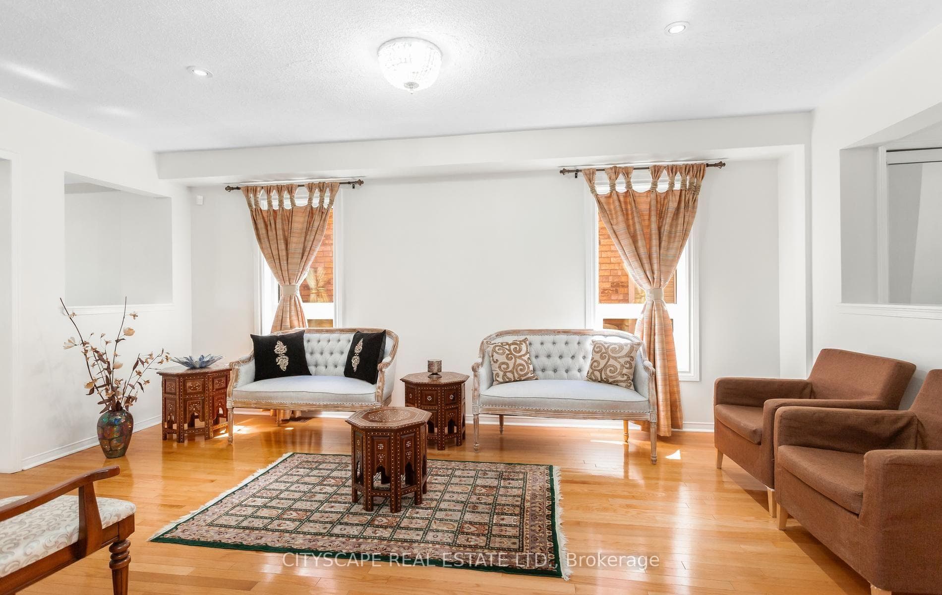 5685 Topaz Place photo 8
