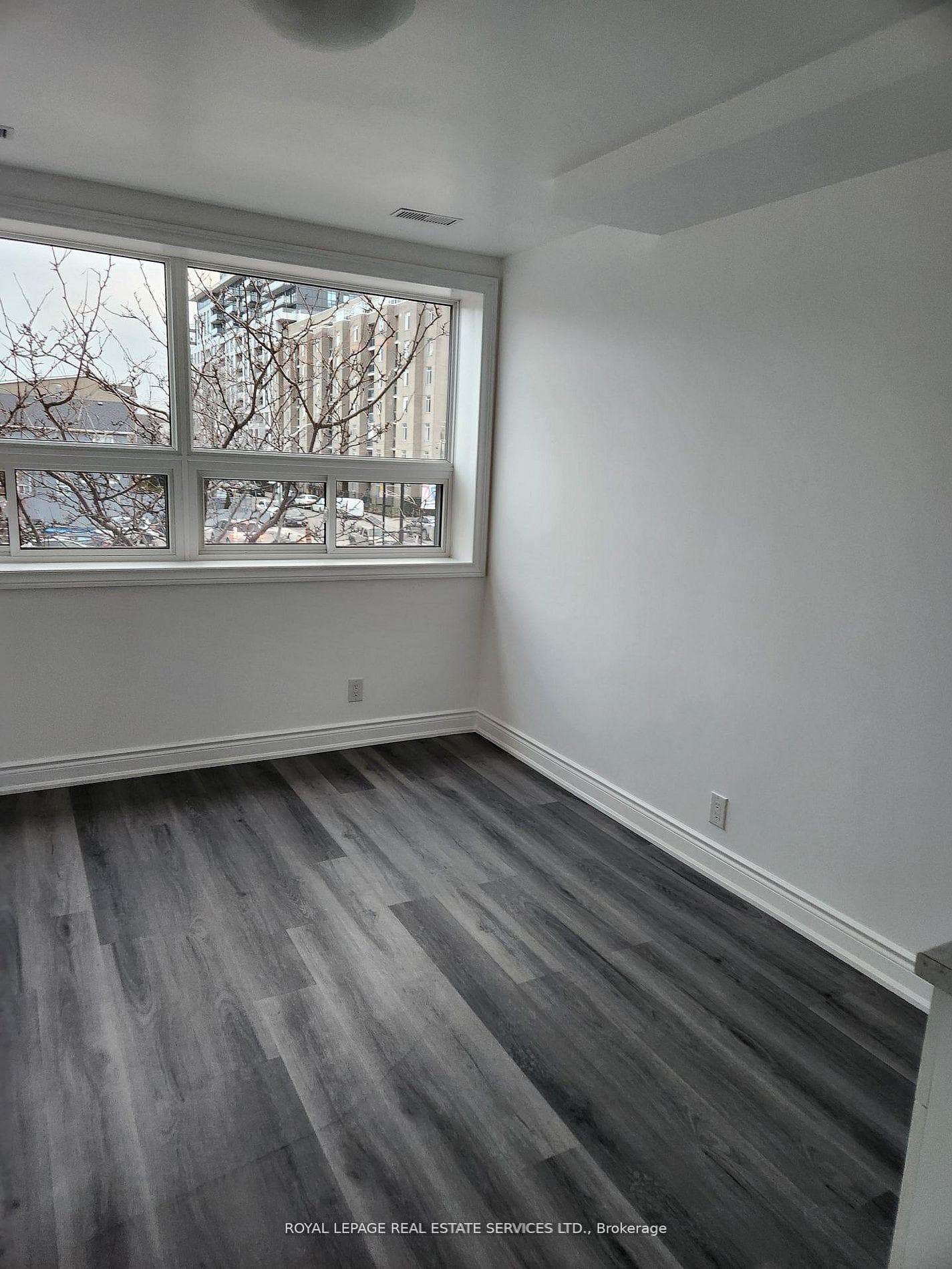 2820 Danforth Avenue Unit 210 photo 5