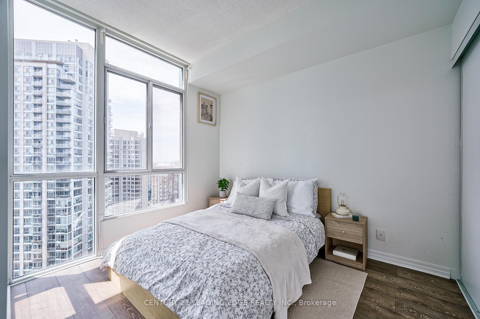 220 Burnhamthorpe Road Unit 2604 photo 19
