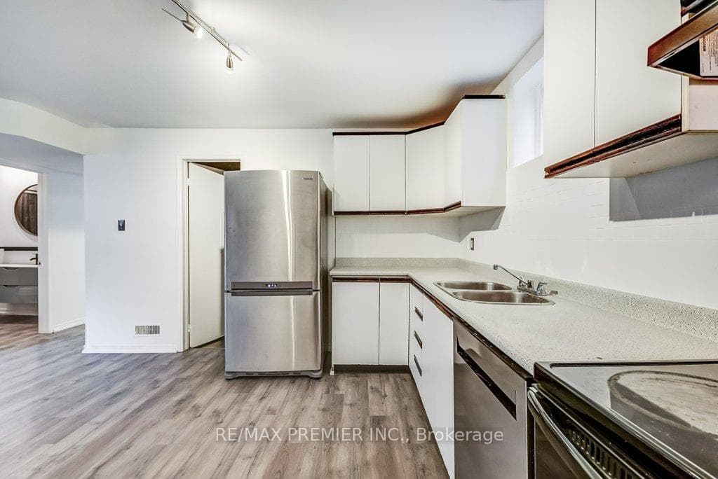985 Caledonia Road Unit Bsmt photo 11
