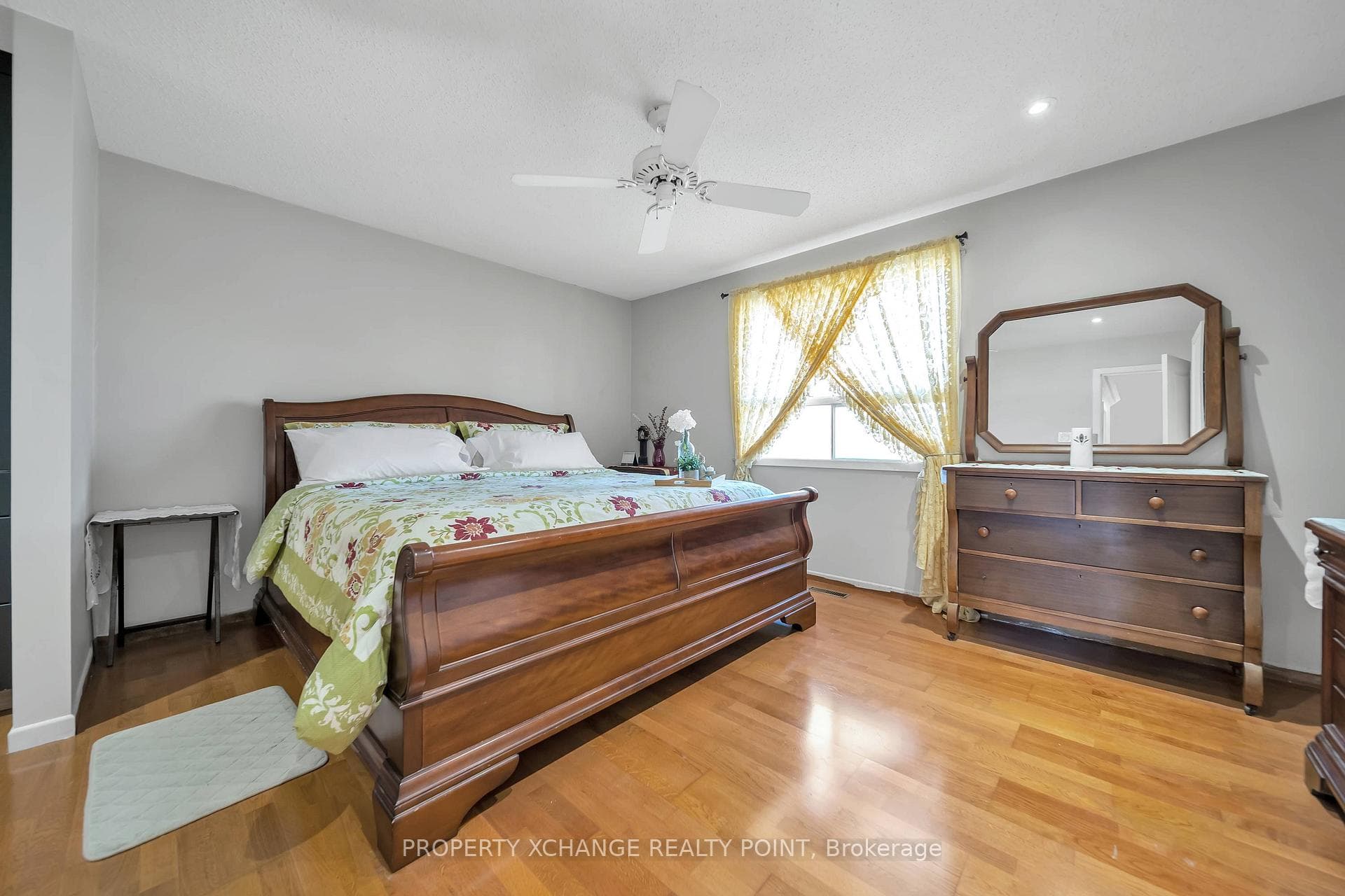 54 Longfellow Court photo 28