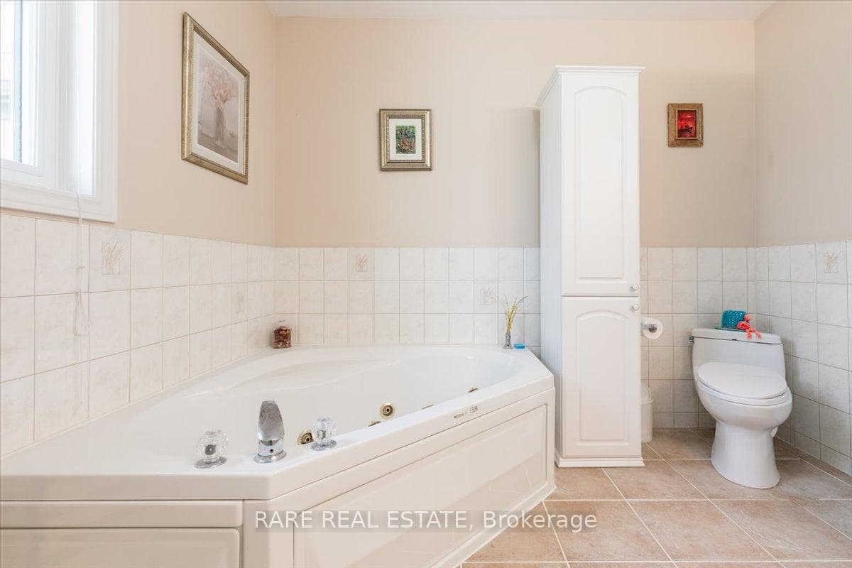 37 Boyd Crescent photo 11