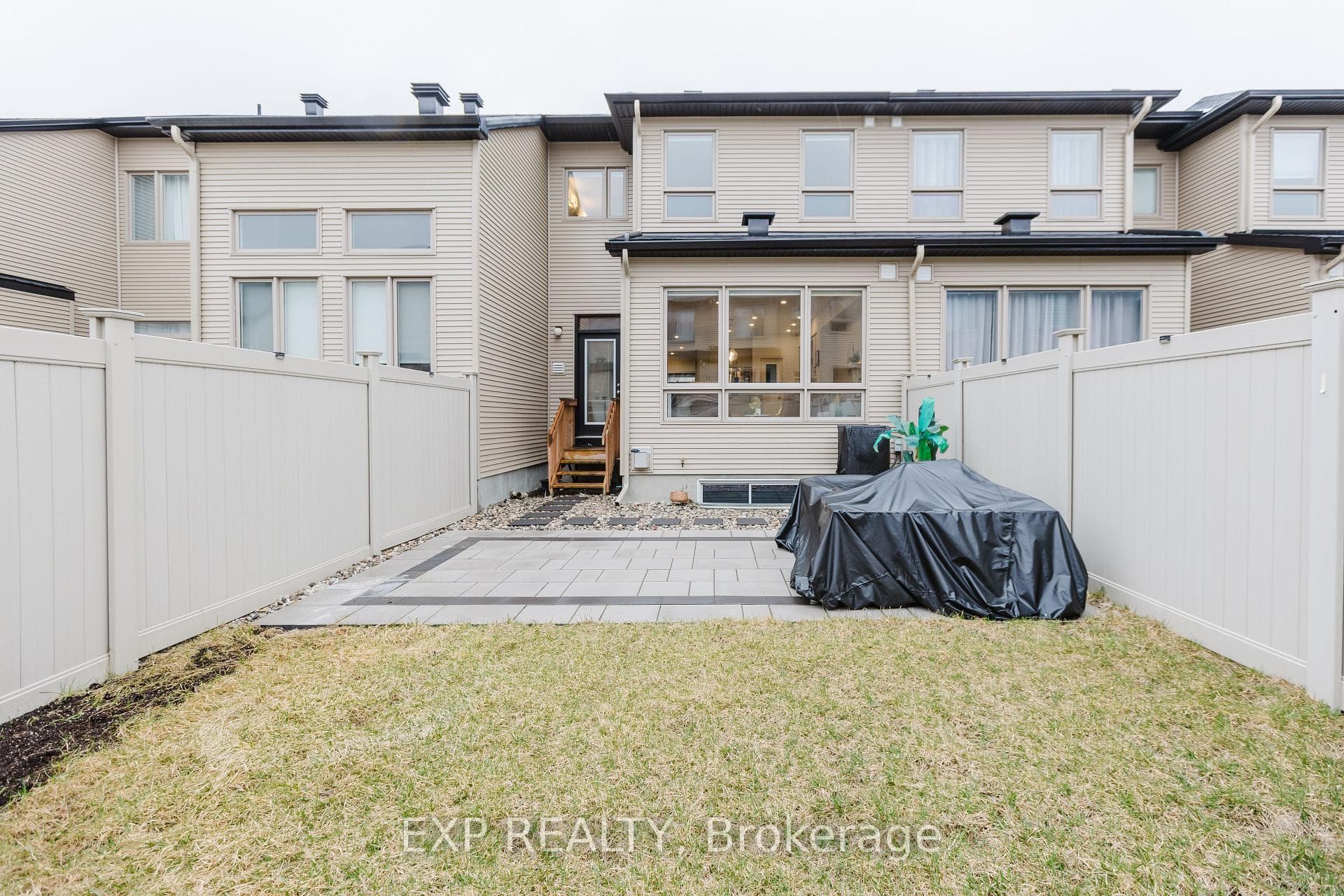 771 CAIRN Crescent photo 33