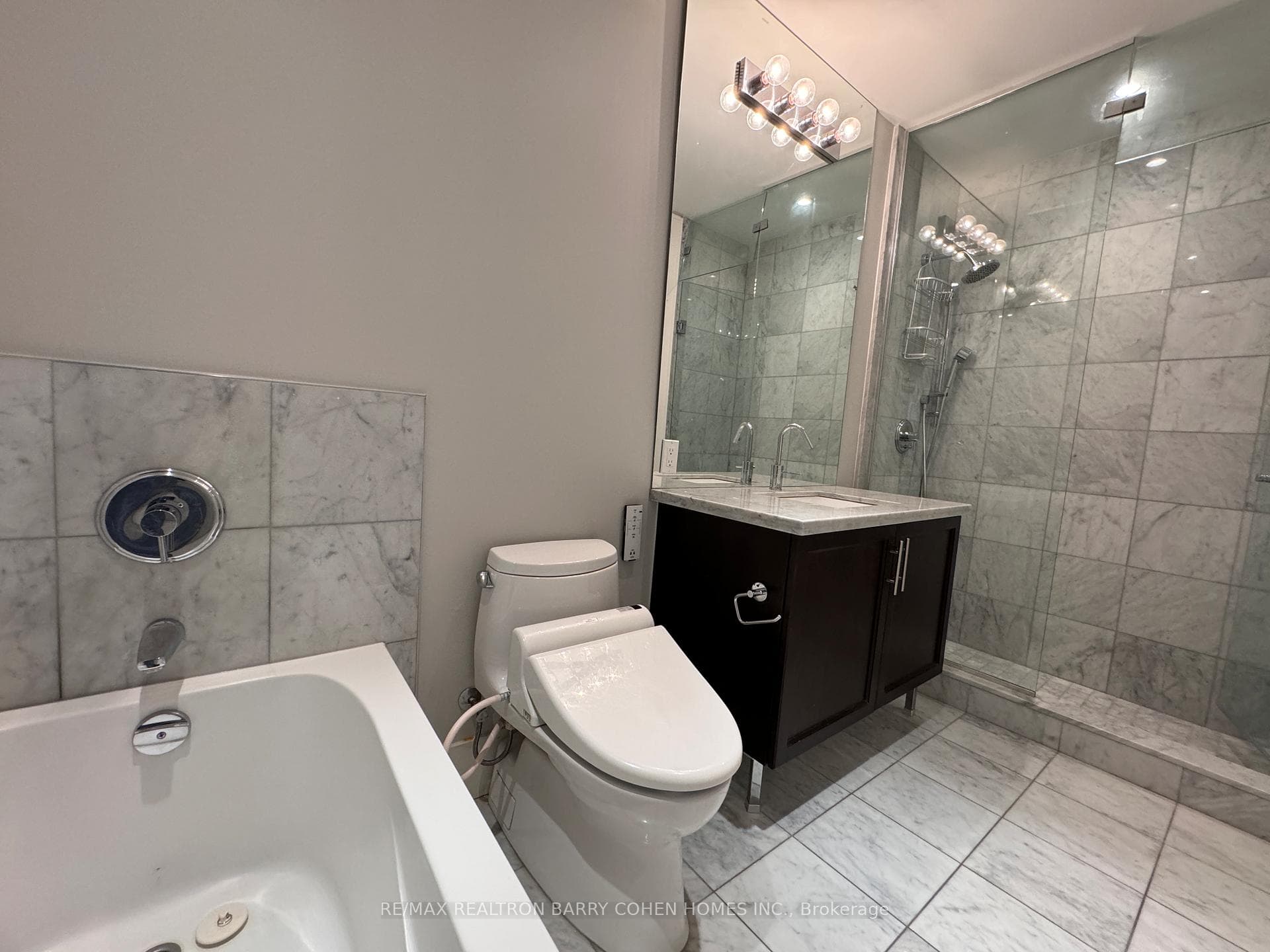 39 Queens Quay Unit Th122 photo 13