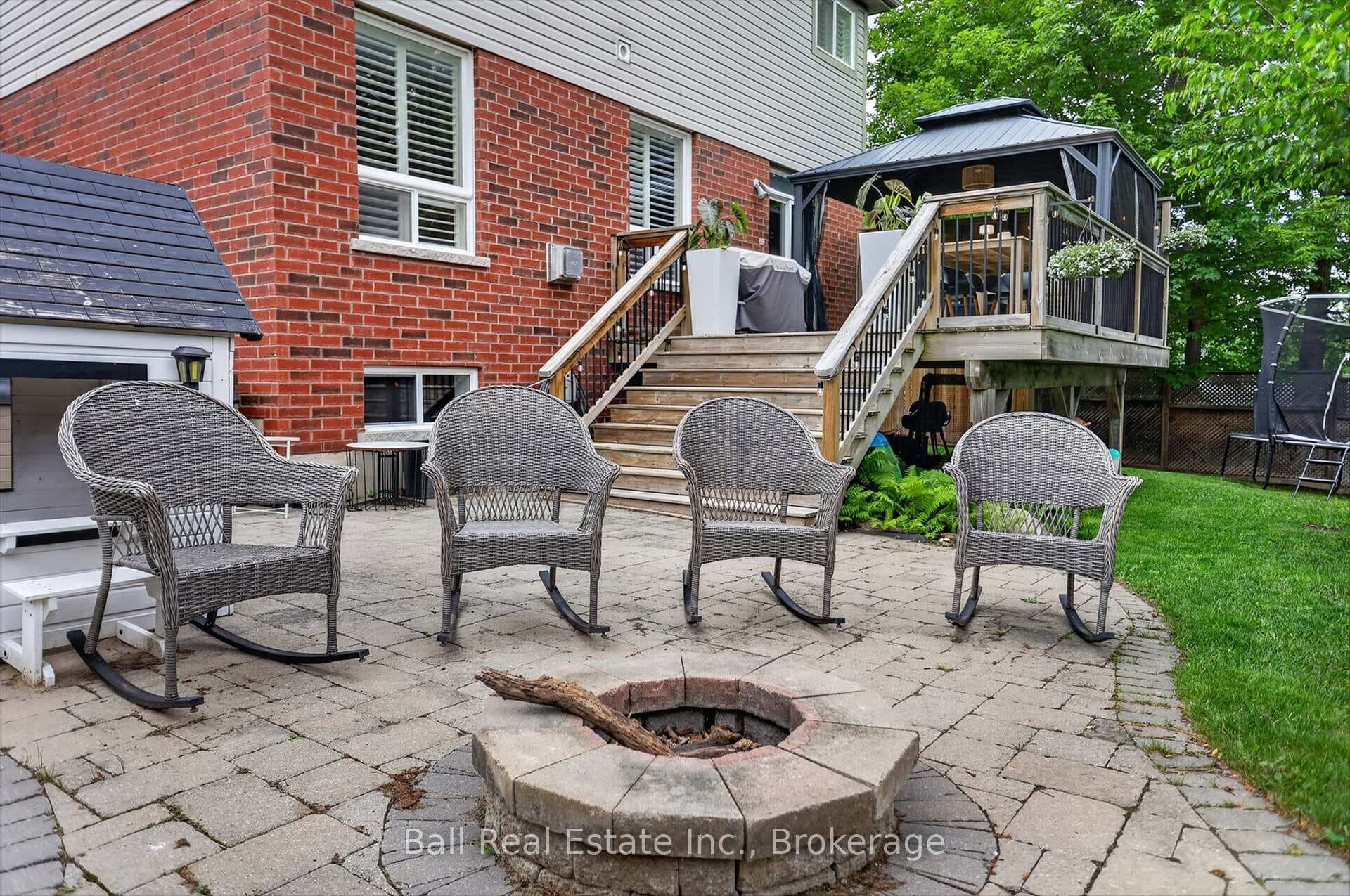 244 Lorne Court photo 41