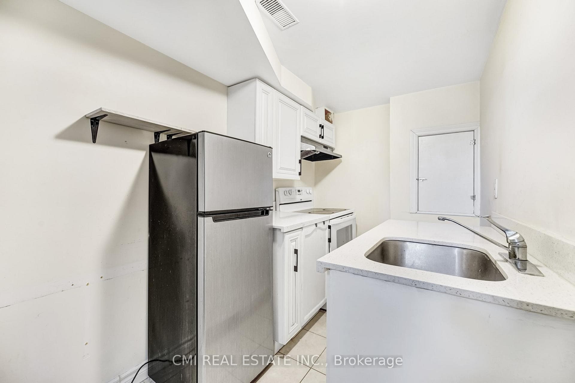 21 Axelrod Avenue photo 34